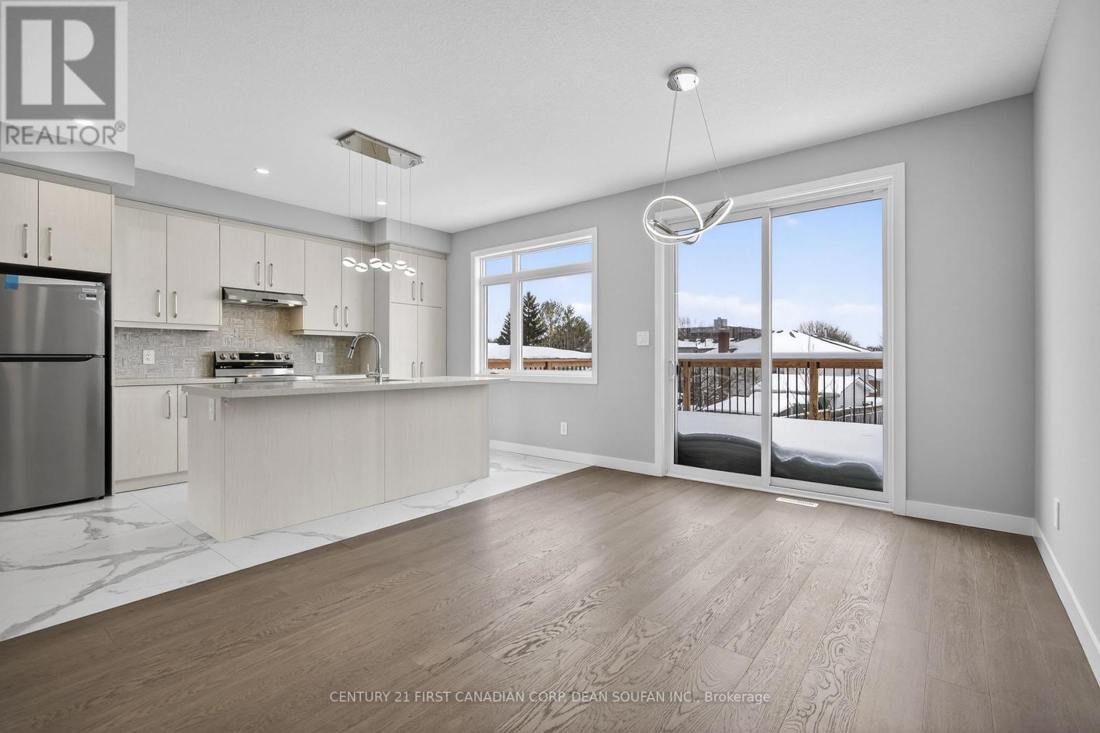 18 - 349 Southdale Road E, London South (South W), ON - Indoor Photo Showing Kitchen