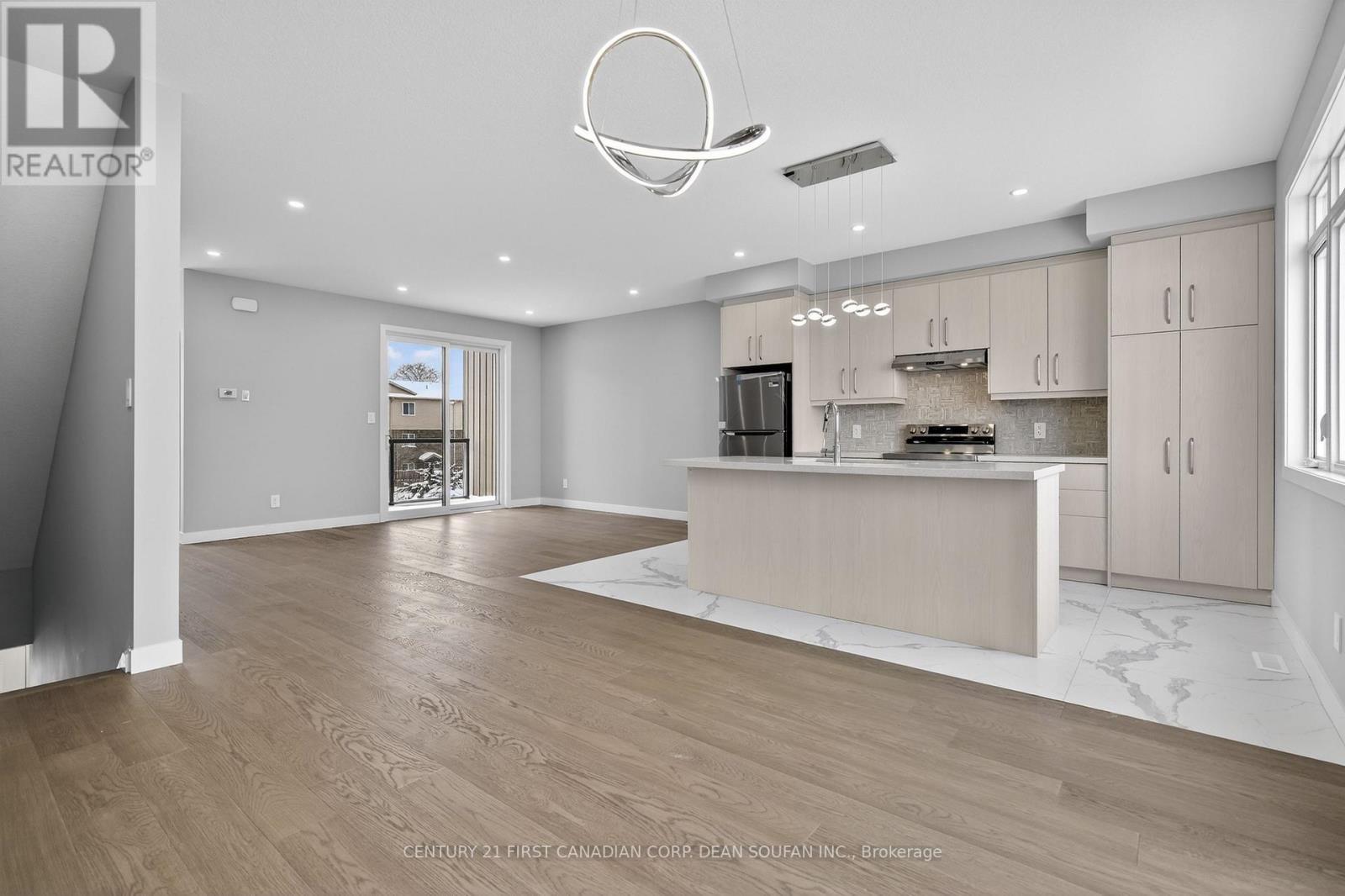 18 - 349 Southdale Road E, London South (South W), ON - Indoor Photo Showing Kitchen