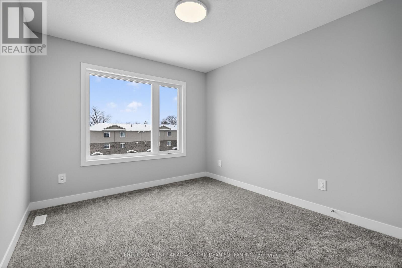 18 - 349 Southdale Road E, London South (South W), ON - Indoor Photo Showing Other Room