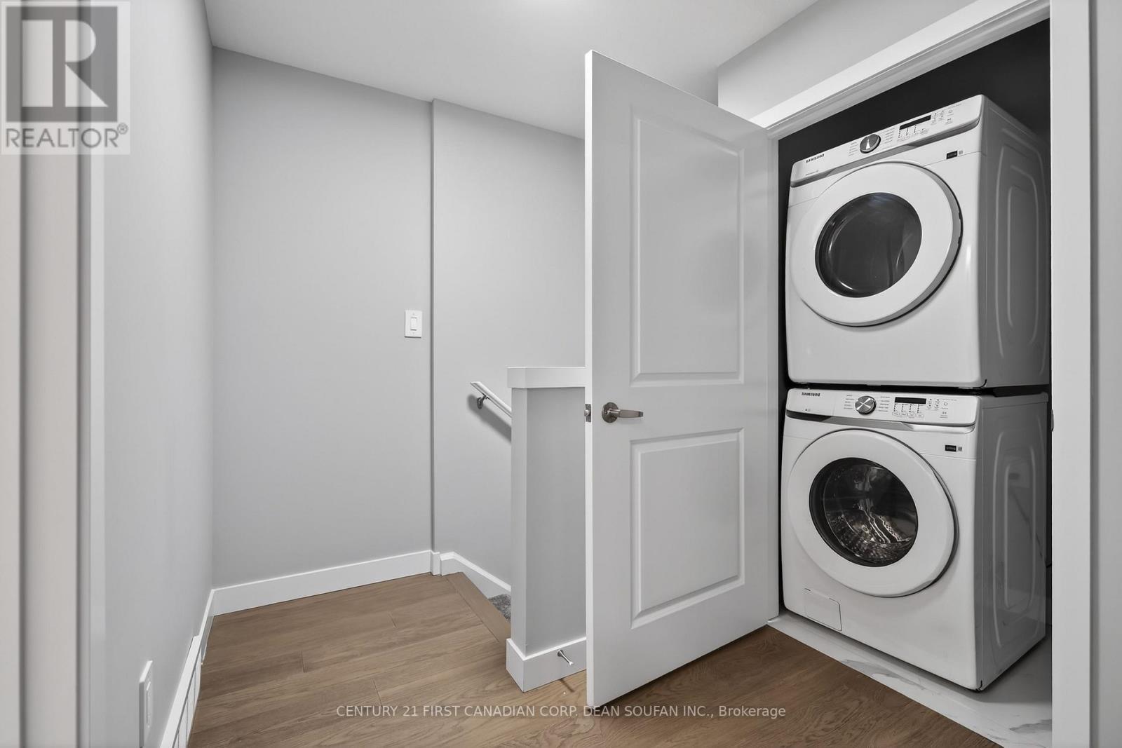 18 - 349 Southdale Road E, London South (South W), ON - Indoor Photo Showing Laundry Room