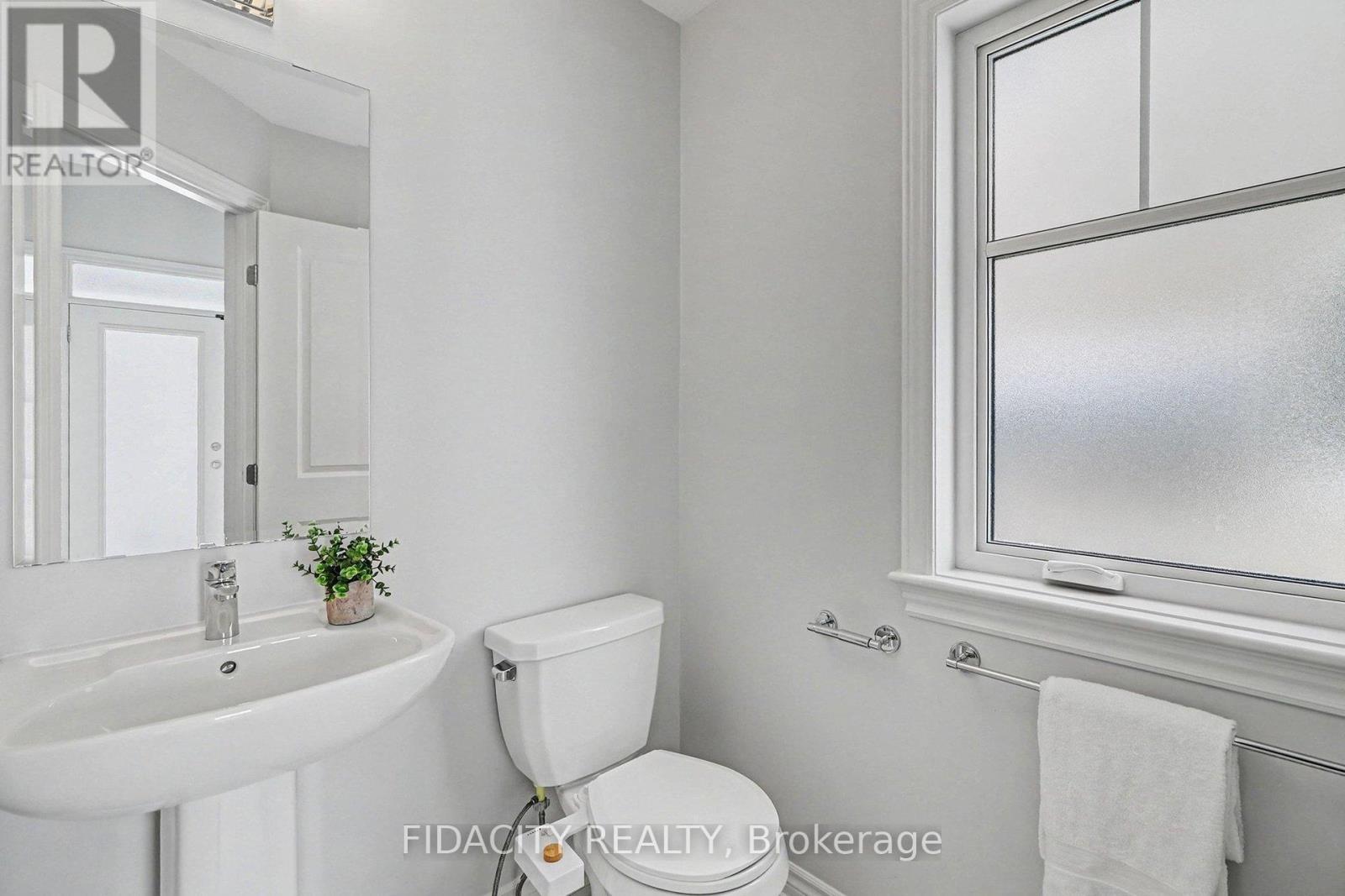 919 Antonio Farley Street, Ottawa, ON - Indoor Photo Showing Bathroom