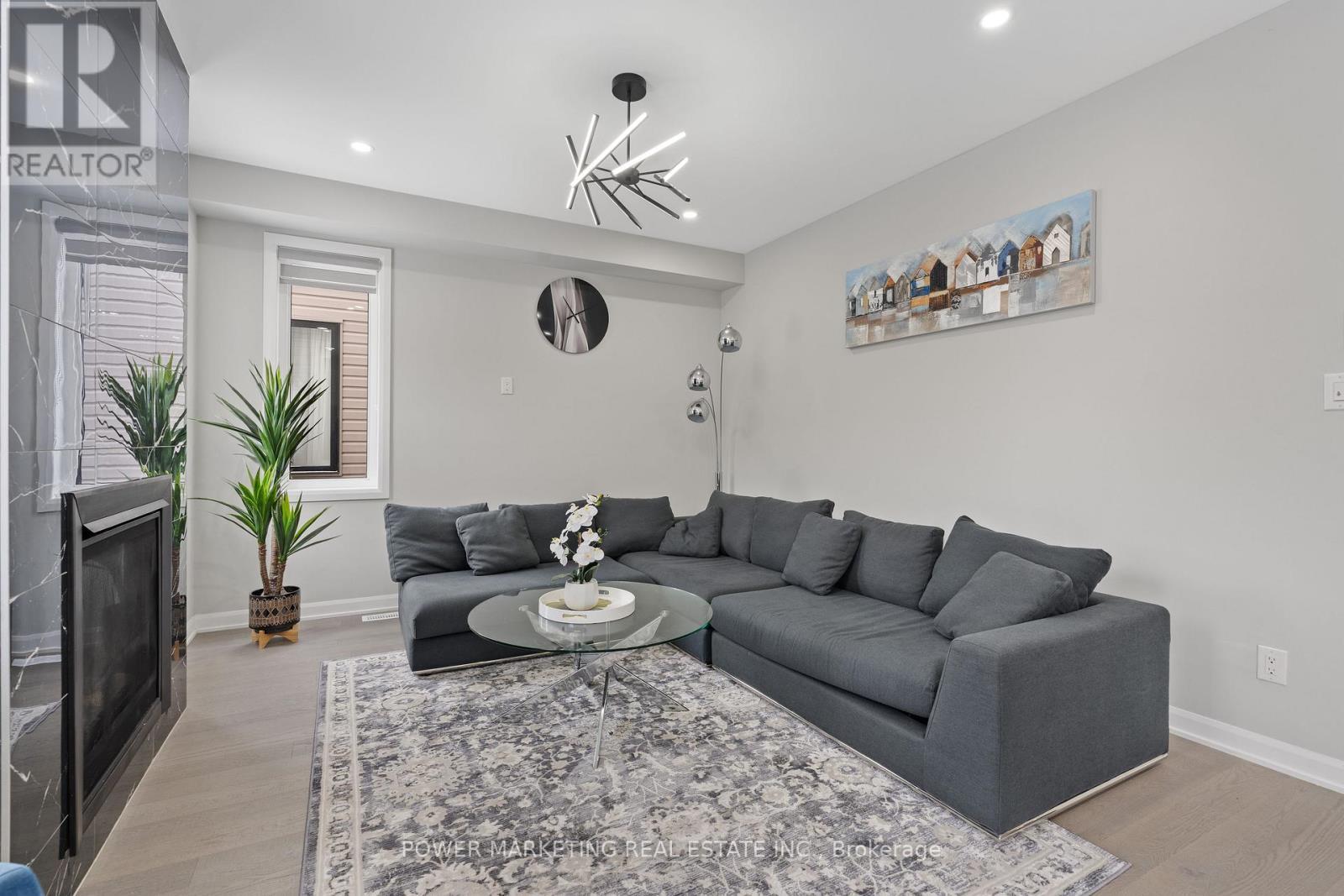 143 Robin Easey Avenue, Ottawa, ON - Indoor Photo Showing Living Room