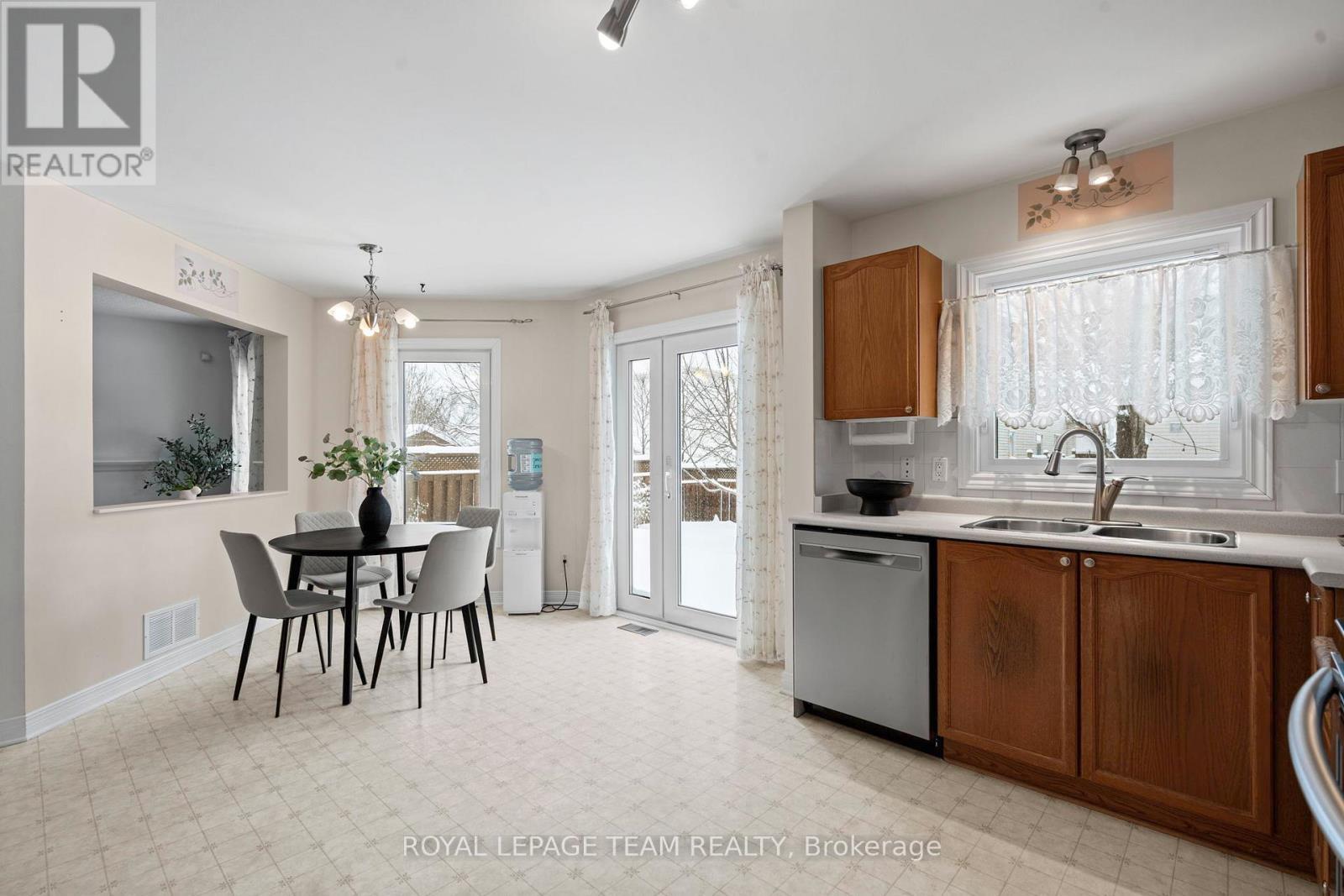 27 Avonmore Crescent, Ottawa, ON - Indoor