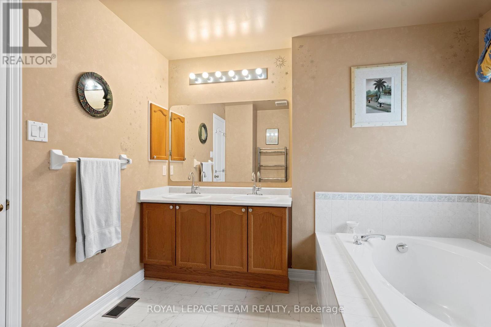 27 Avonmore Crescent, Ottawa, ON - Indoor Photo Showing Bathroom