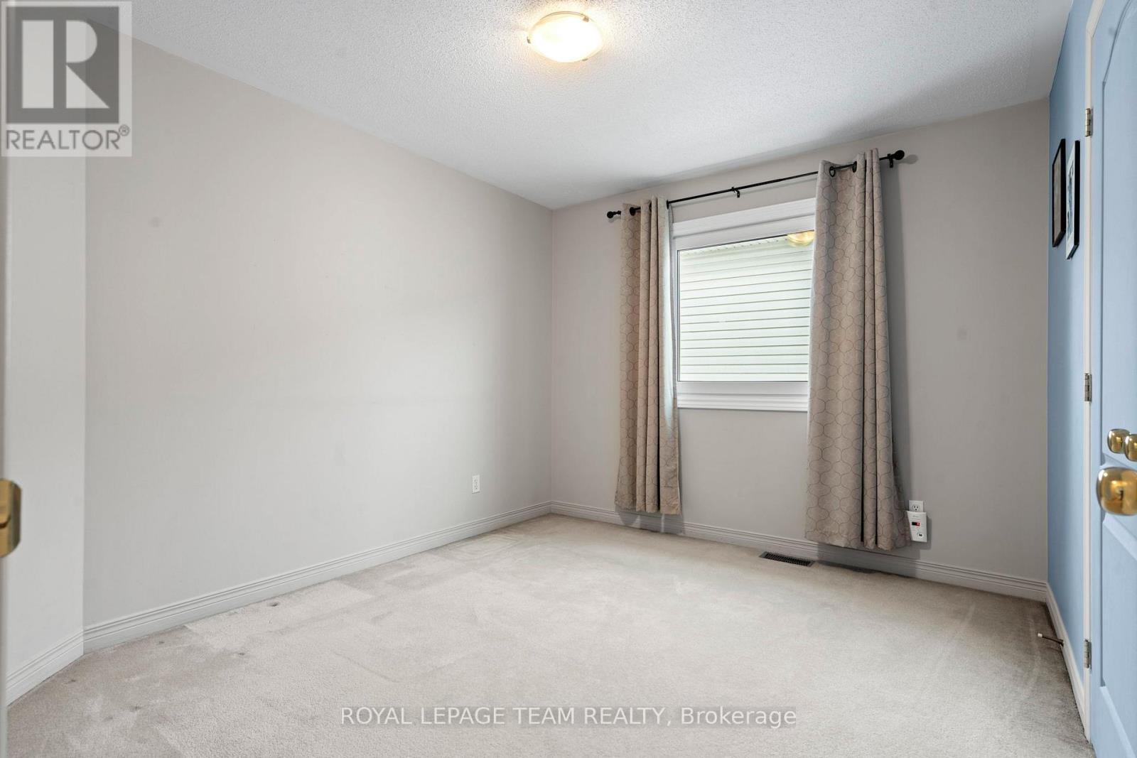 27 Avonmore Crescent, Ottawa, ON - Indoor Photo Showing Other Room
