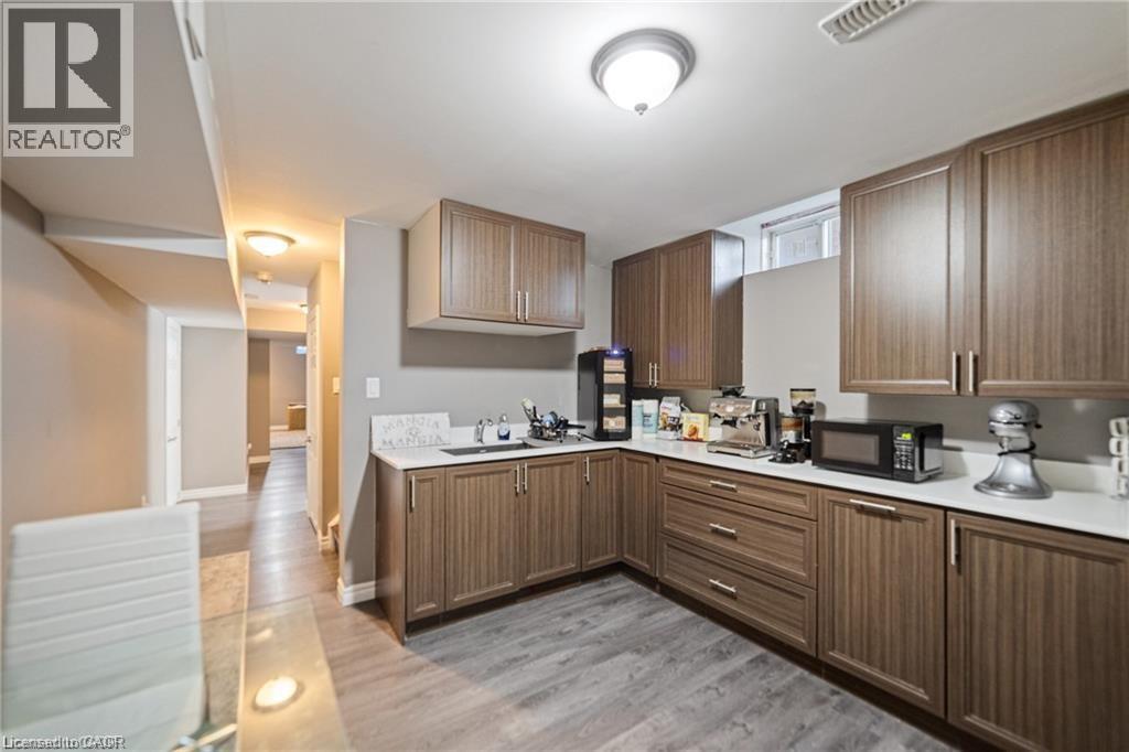24 Macbean Crescent, Waterdown, ON - Indoor Photo Showing Kitchen