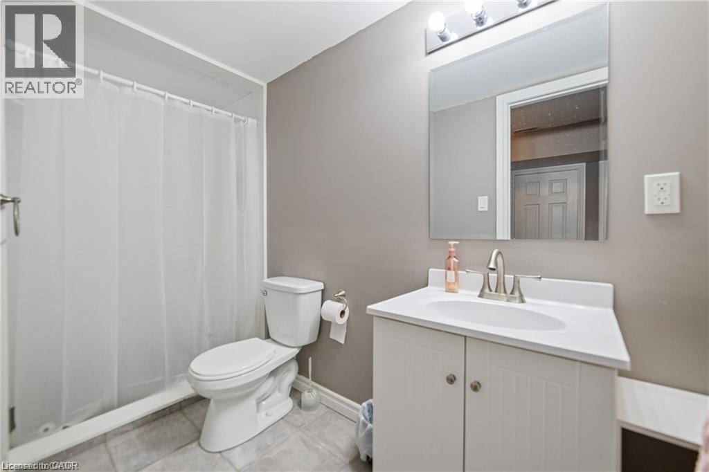 24 Macbean Crescent, Waterdown, ON - Indoor Photo Showing Bathroom