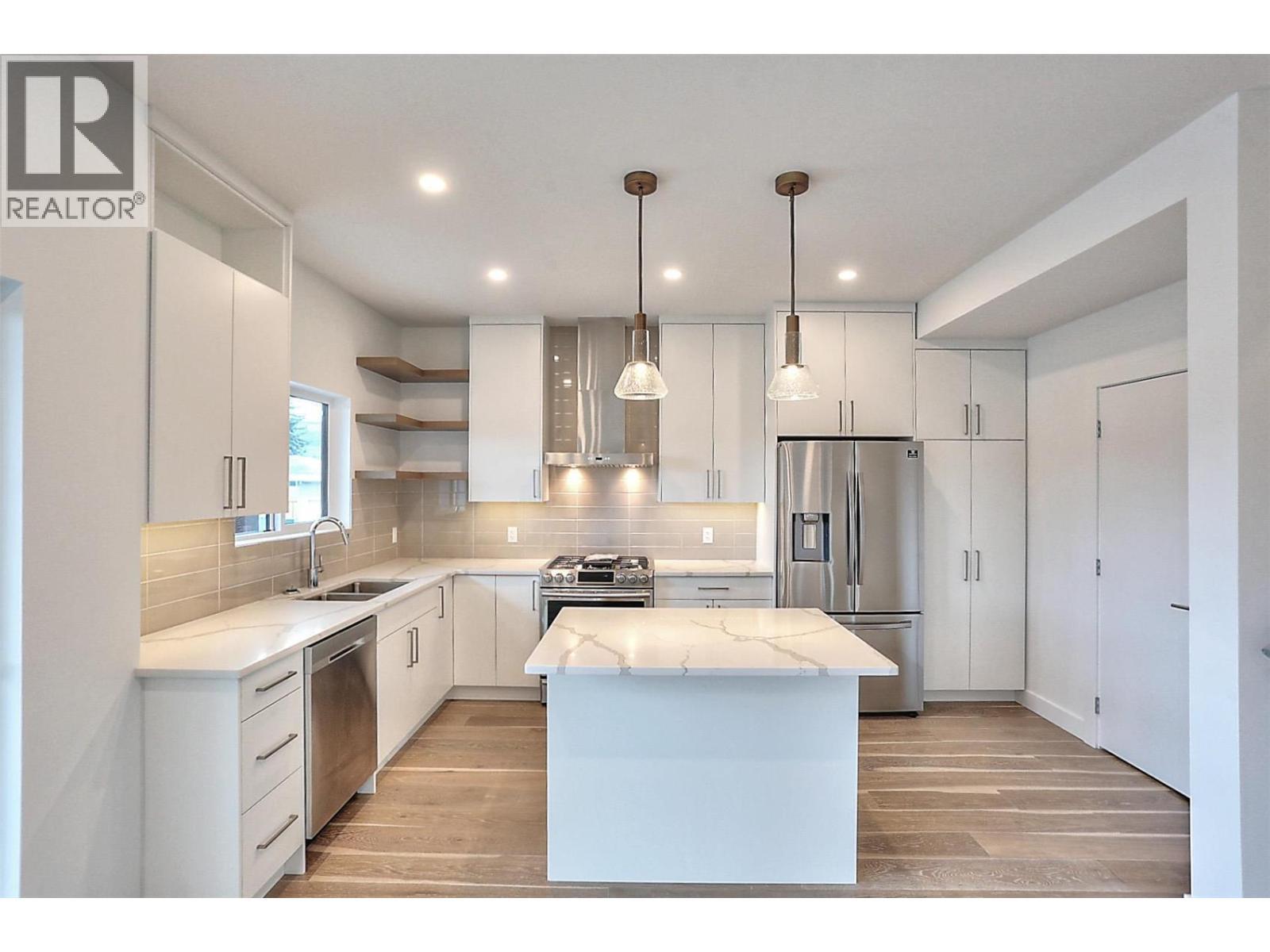*SIMILAR TO IMAGE* - 440 Eldorado Road, Kelowna, BC - Indoor Photo Showing Kitchen With Double Sink With Upgraded Kitchen