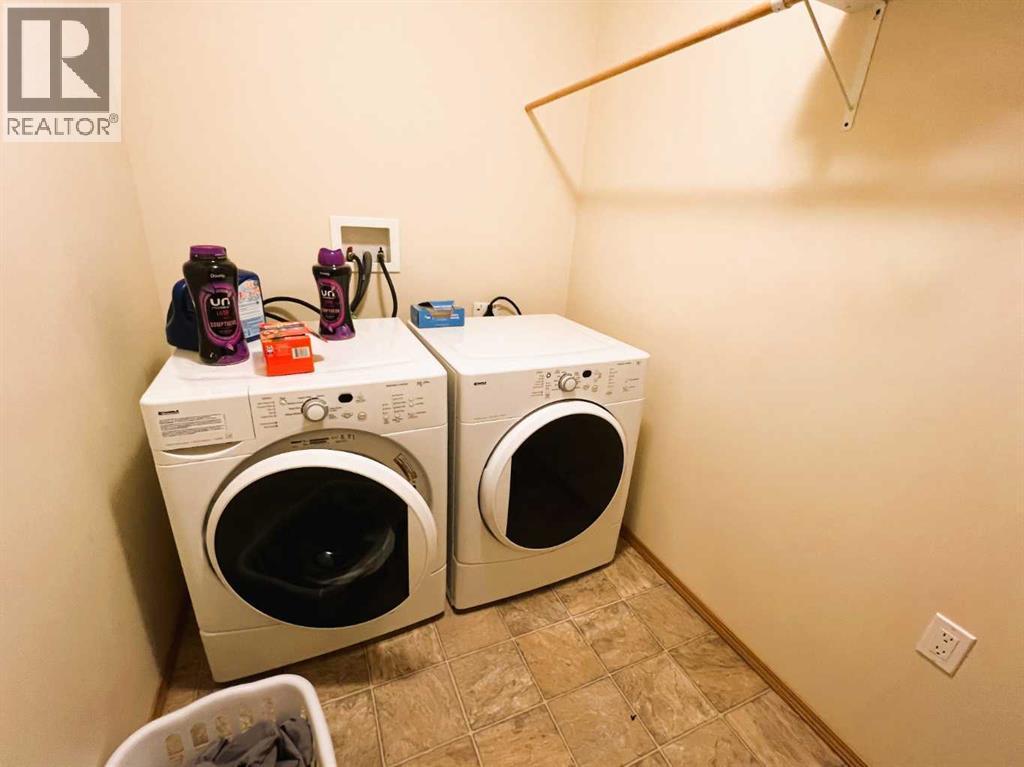 492 Hilton Crescent Ne, Medicine Hat, AB - Indoor Photo Showing Laundry Room