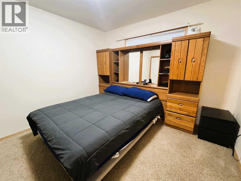 492 Hilton Crescent Ne, Medicine Hat, AB - Indoor Photo Showing Bedroom