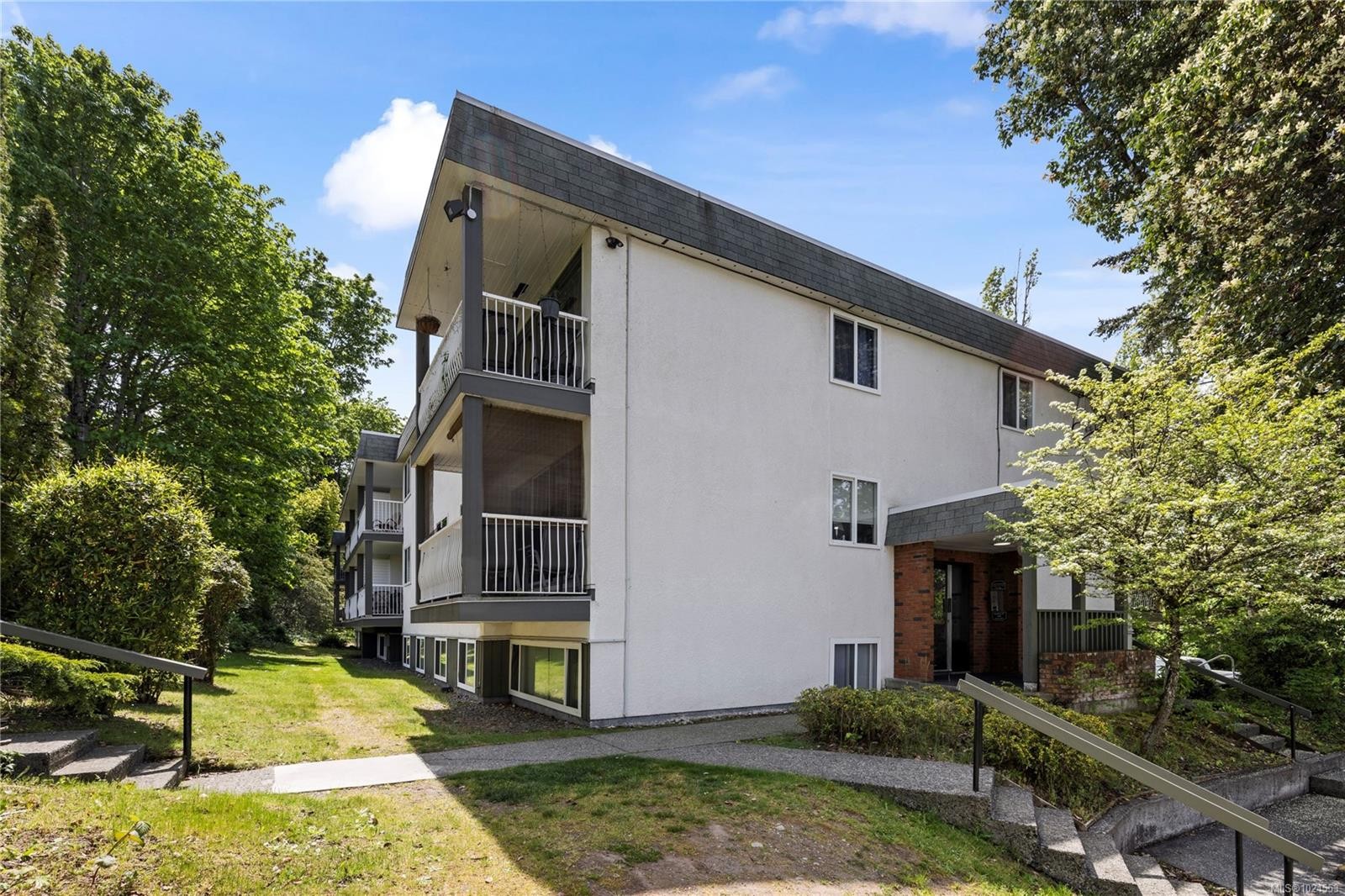 5201-999 Bowen Rd, Nanaimo, BC - Outdoor