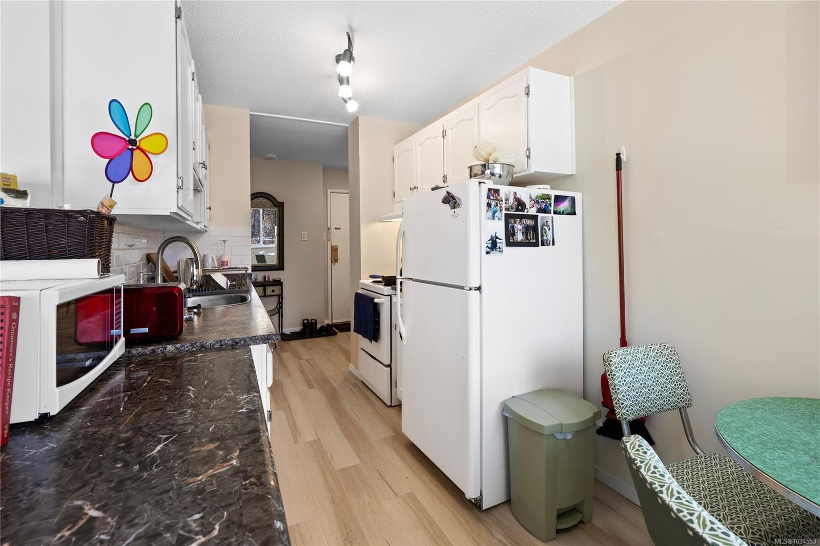 5201-999 Bowen Rd, Nanaimo, BC - Indoor Photo Showing Kitchen