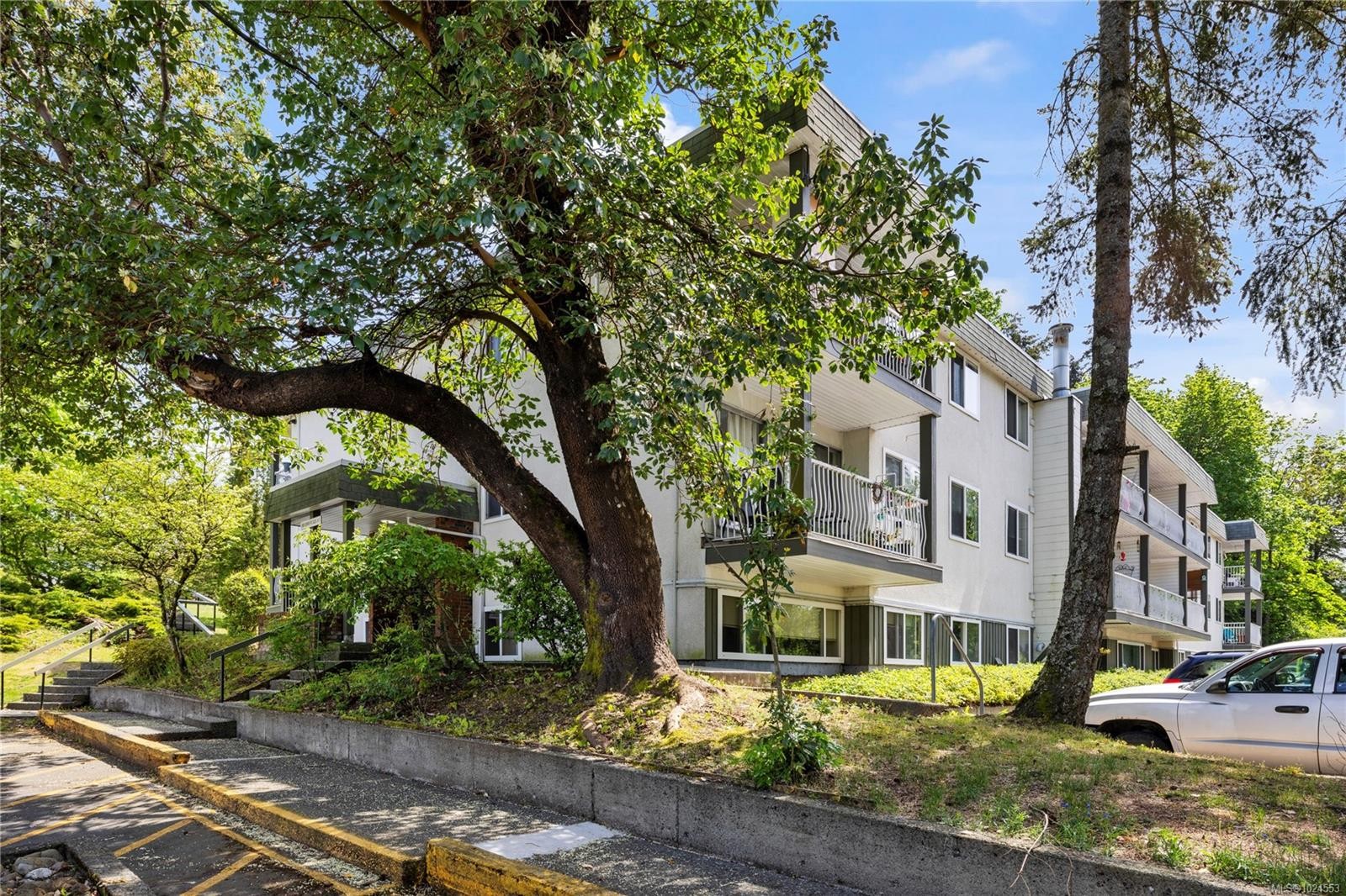 5201-999 Bowen Rd, Nanaimo, BC - Outdoor