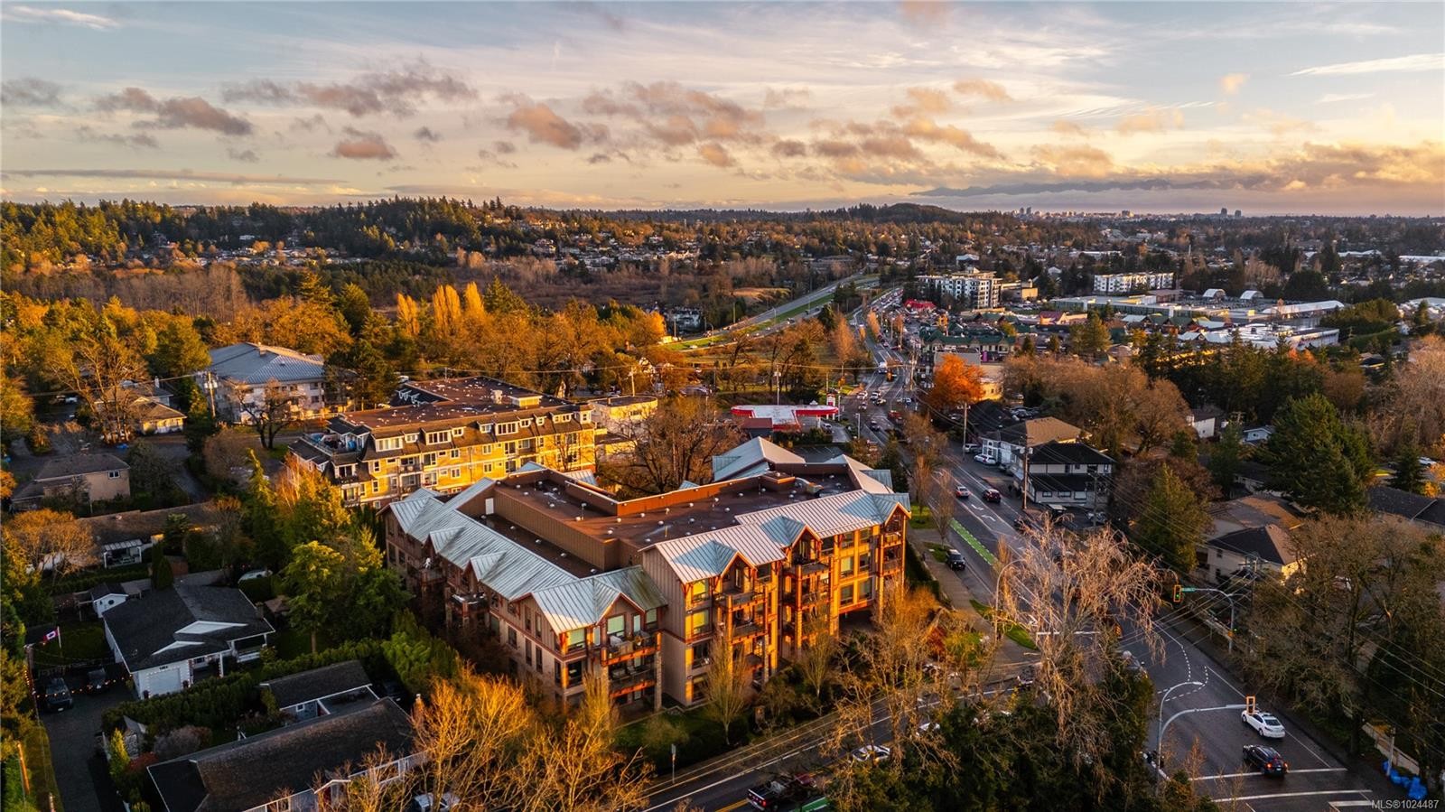 103-4529 West Saanich Rd, Saanich, BC - Outdoor With View