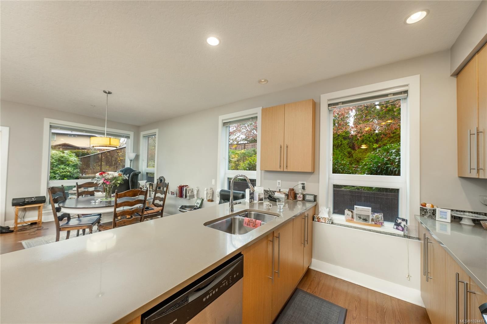 103-4529 West Saanich Rd, Saanich, BC - Indoor Photo Showing Kitchen With Double Sink