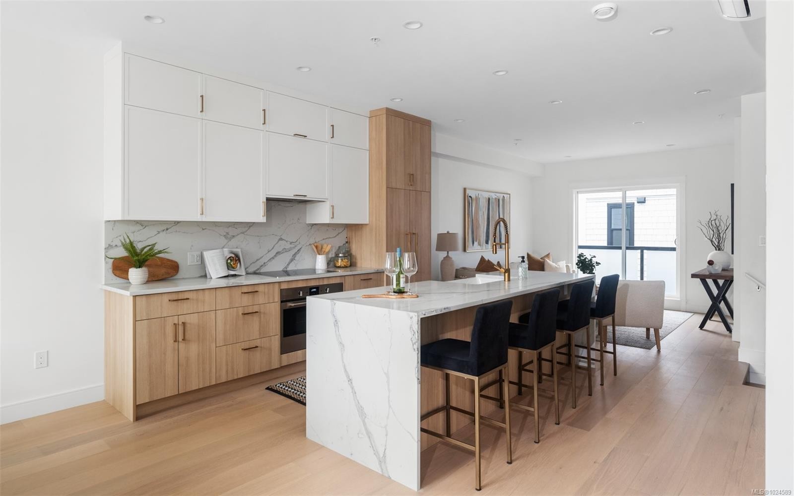 6-820 Dunsmuir Rd, Esquimalt, BC