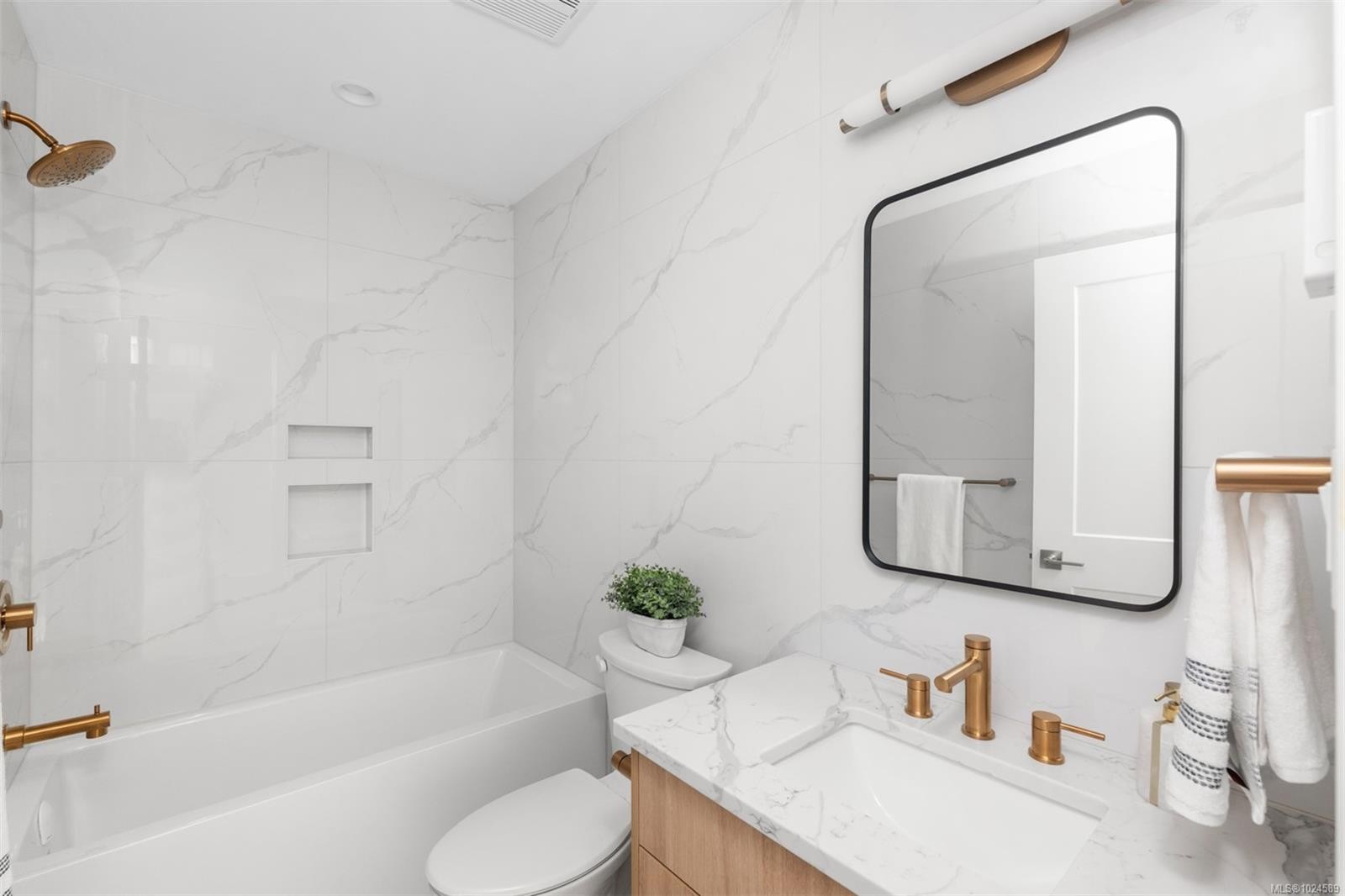 6-820 Dunsmuir Rd, Esquimalt, BC