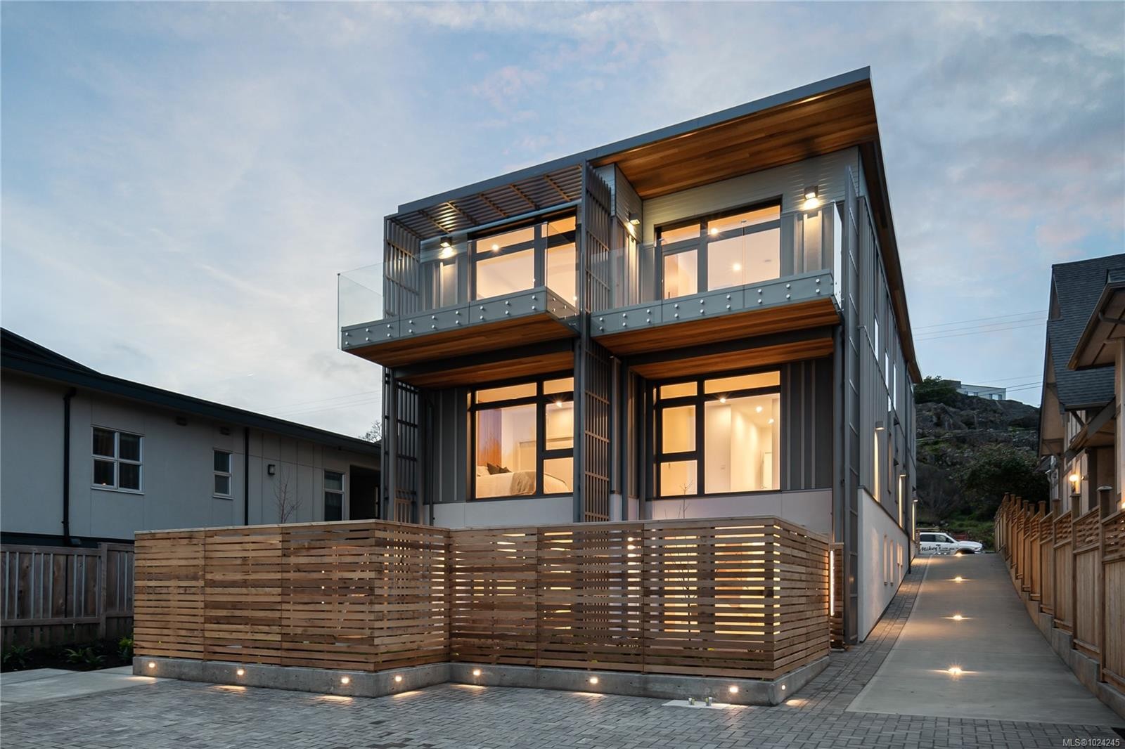 1-1417 May St, Victoria, BC