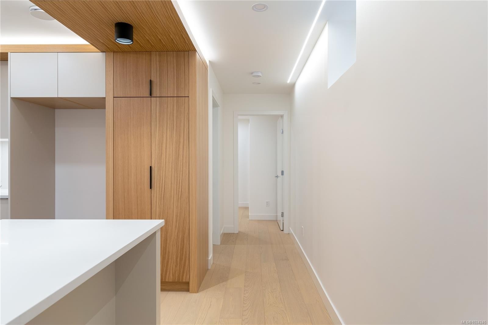 1-1417 May St, Victoria, BC