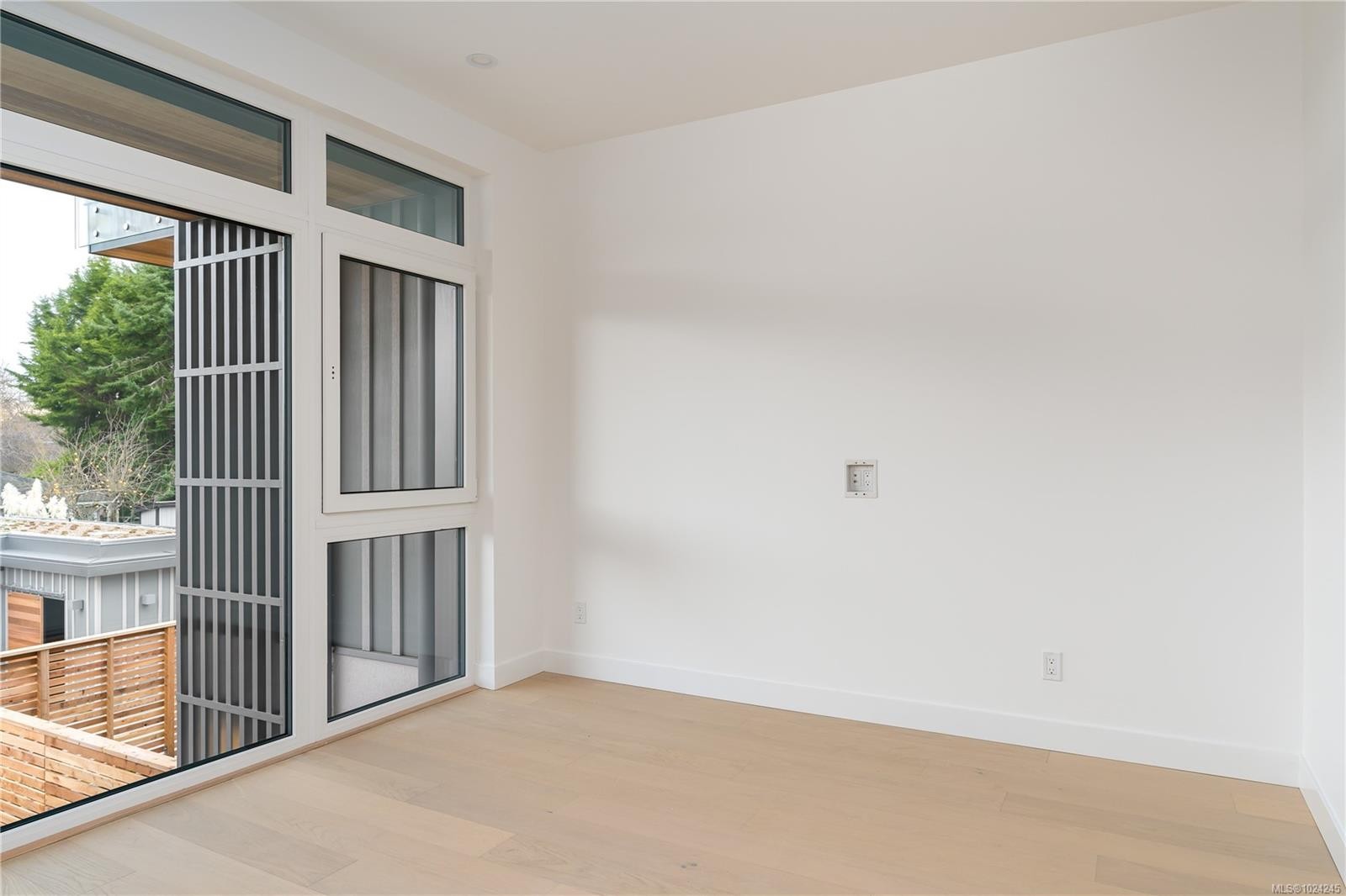 1-1417 May St, Victoria, BC