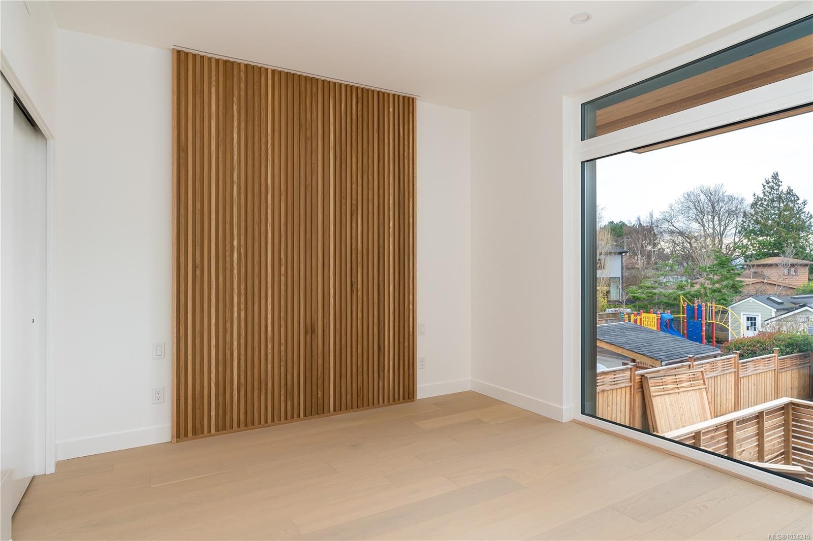 1-1417 May St, Victoria, BC