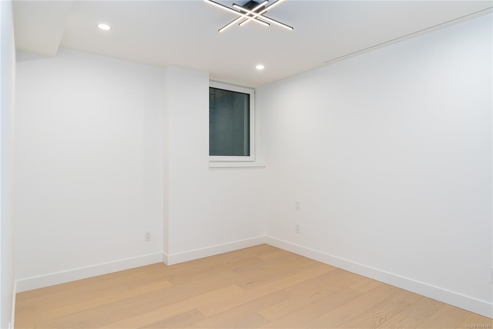 1-1417 May St, Victoria, BC