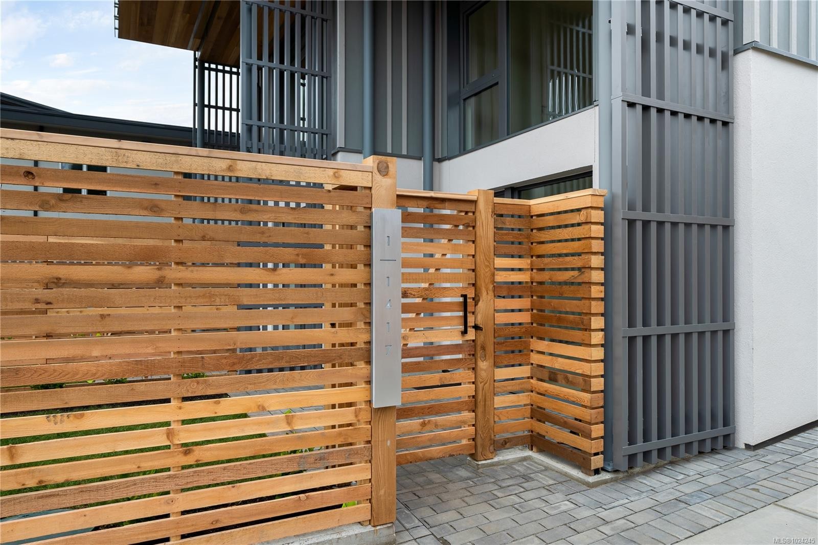 1-1417 May St, Victoria, BC