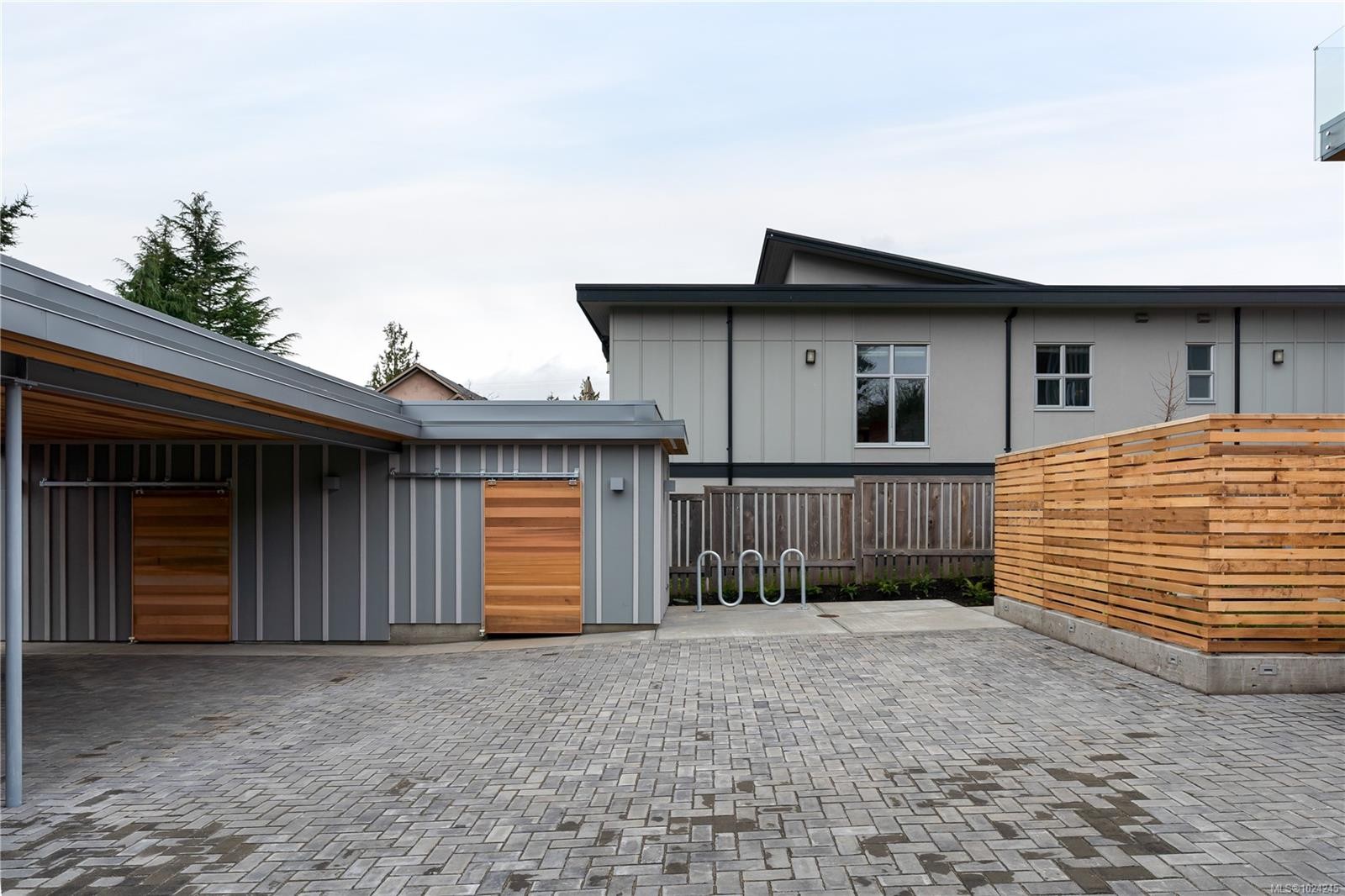 1-1417 May St, Victoria, BC