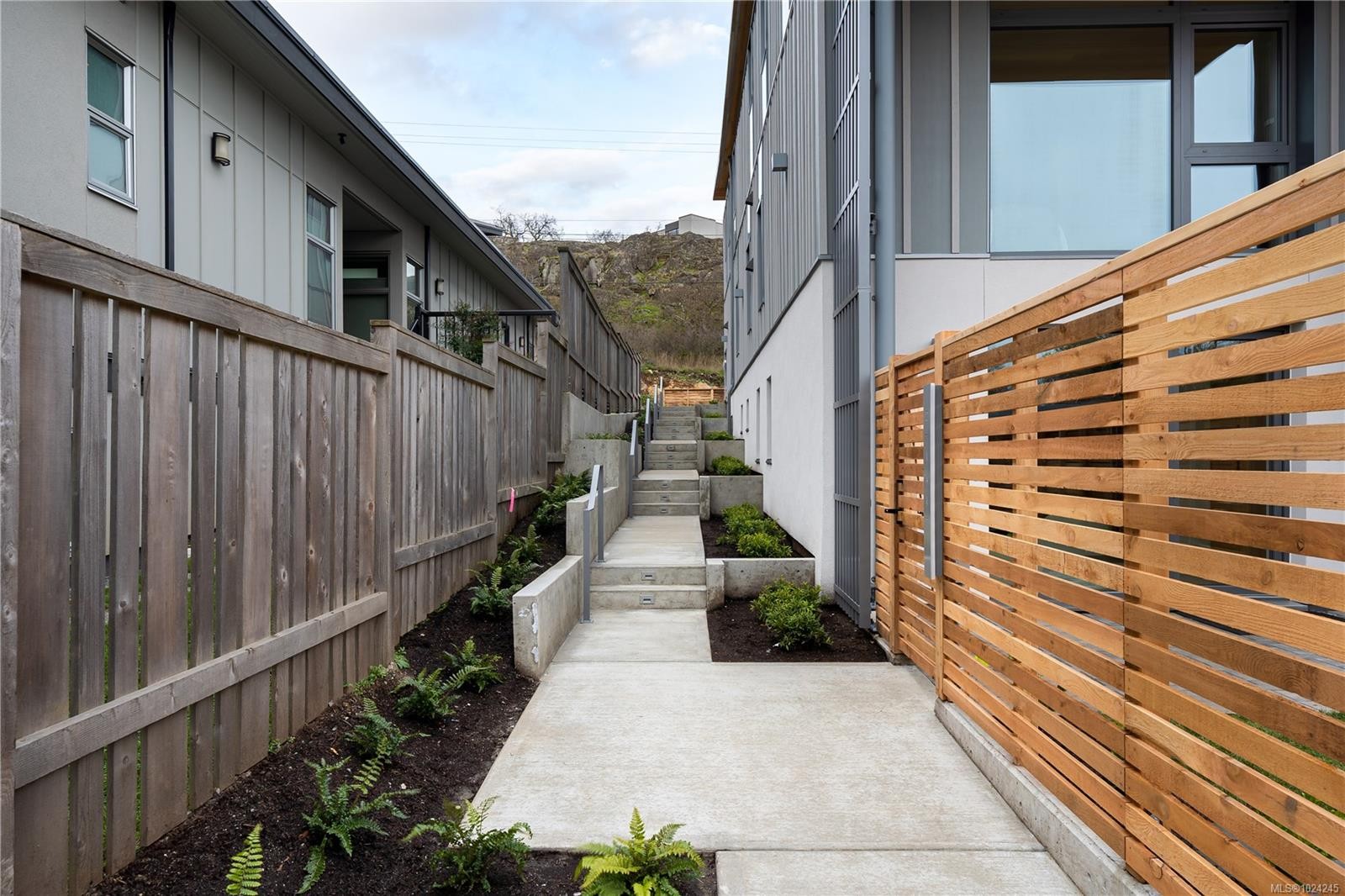 1-1417 May St, Victoria, BC