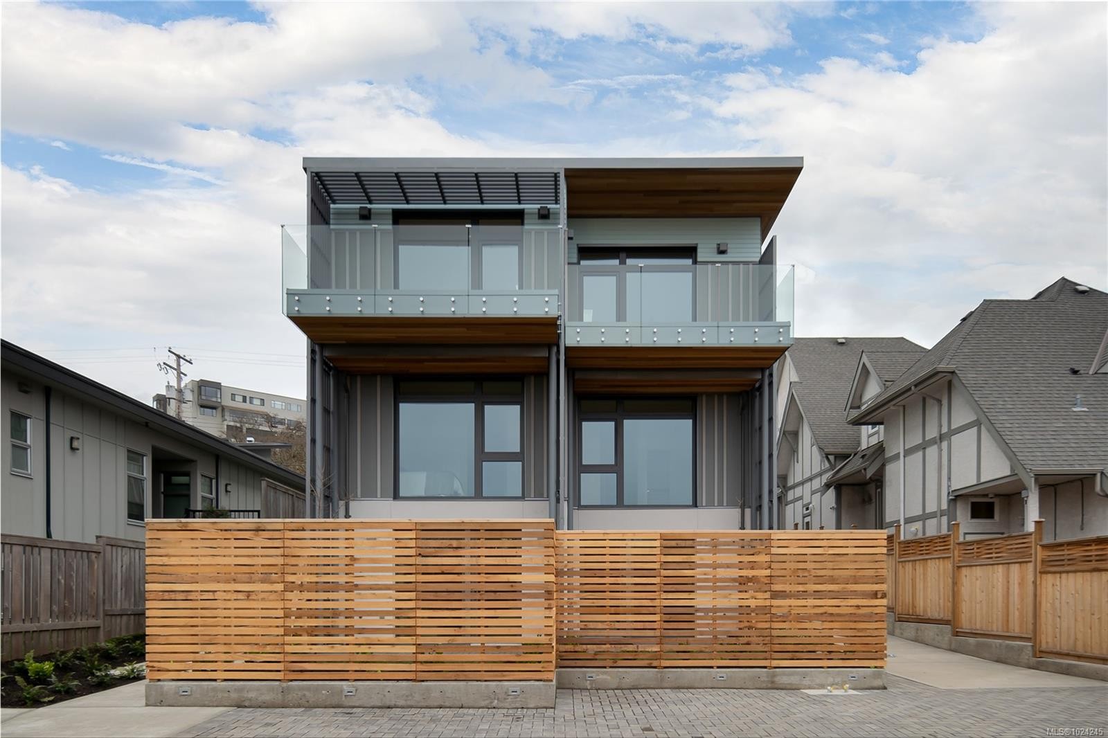 1-1417 May St, Victoria, BC