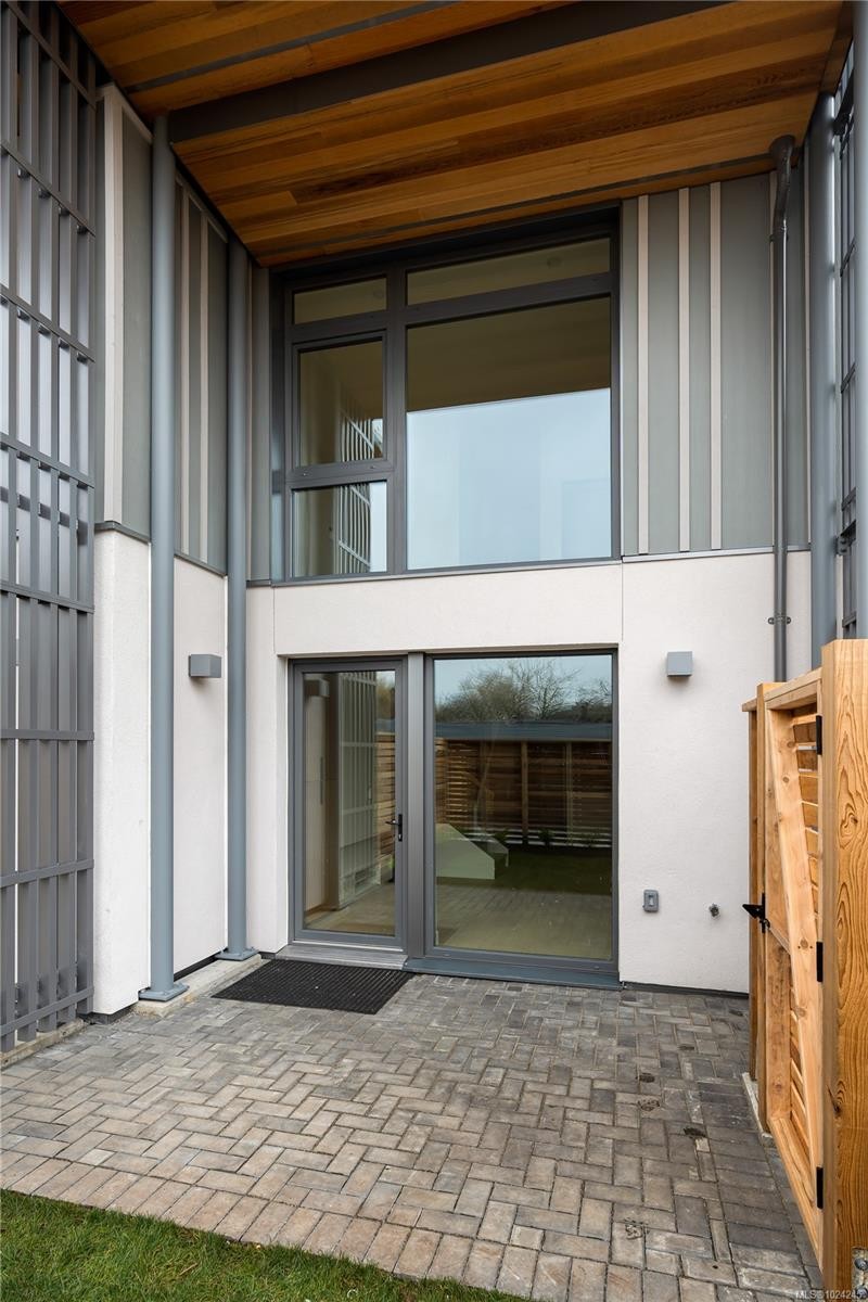 1-1417 May St, Victoria, BC