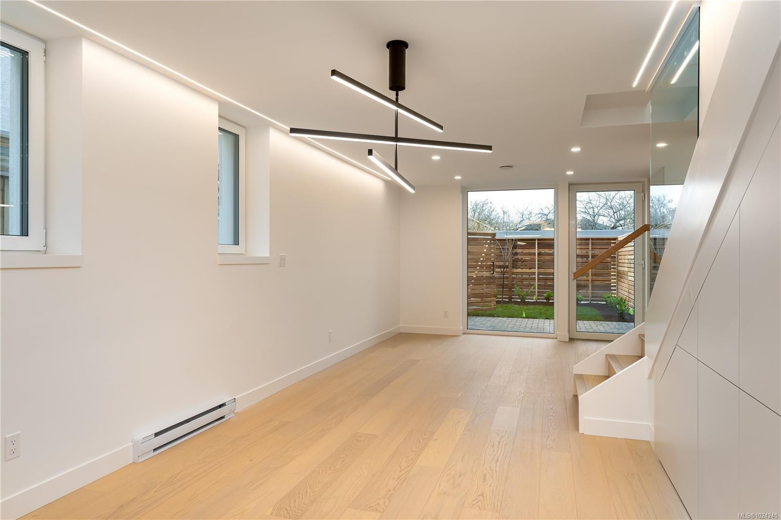 1-1417 May St, Victoria, BC