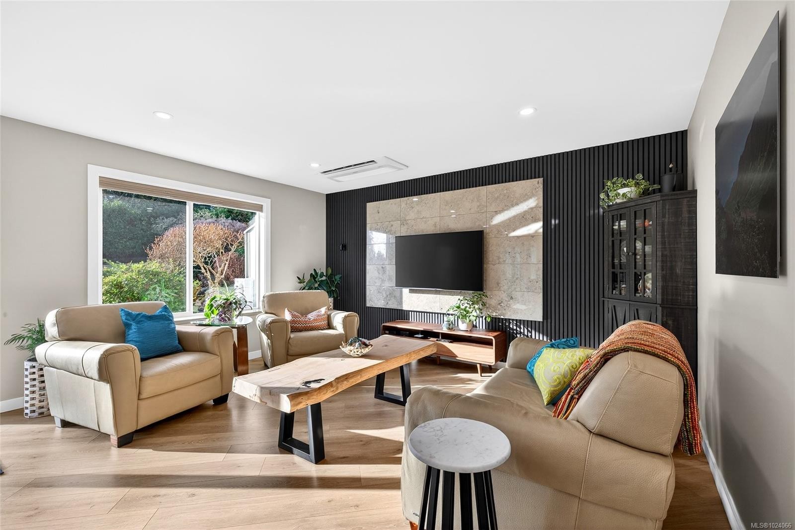 13-295 Lower Ganges Rd, Salt Spring, BC