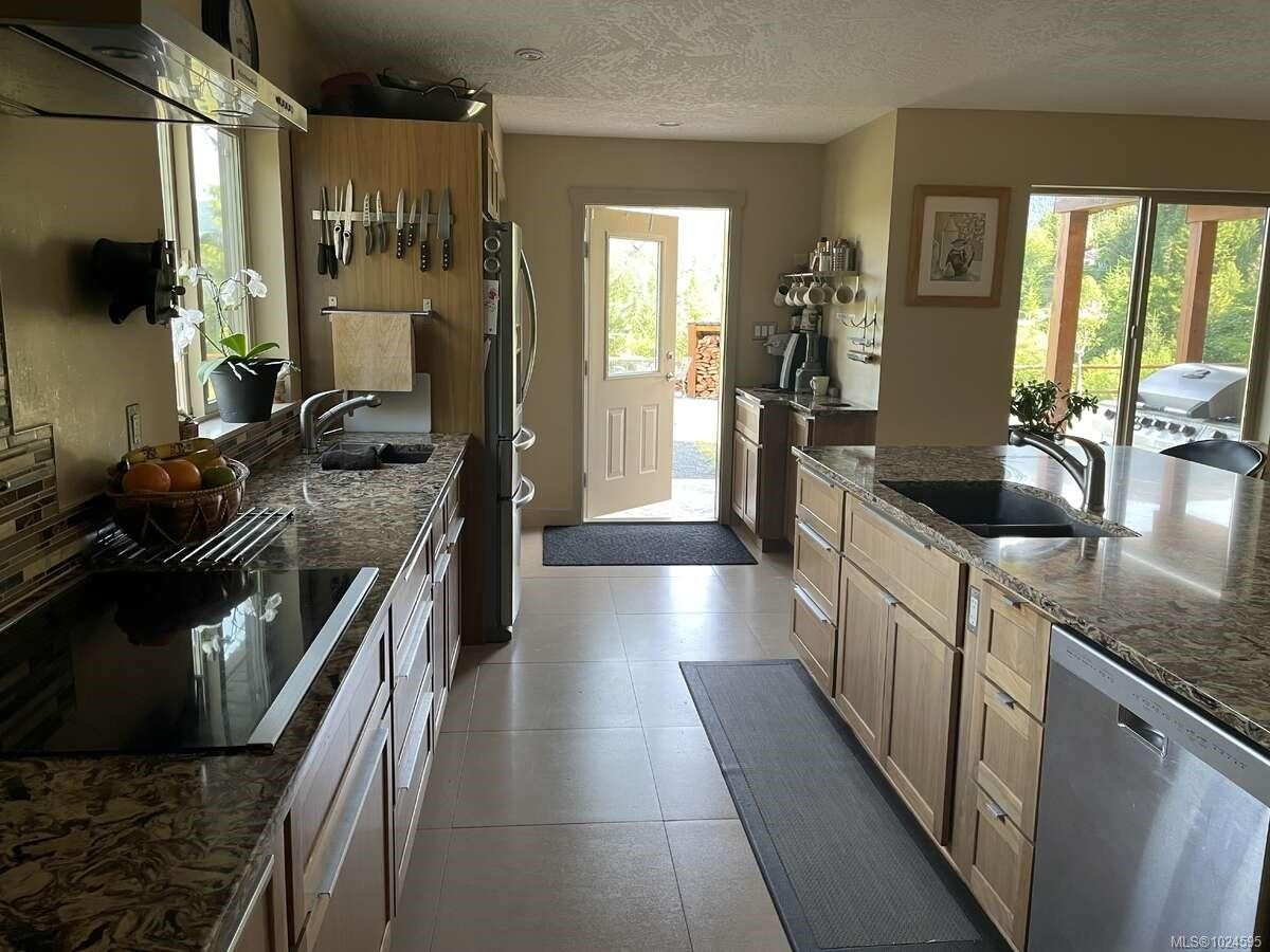 1680 Peligren Pl, Qualicum Beach, BC