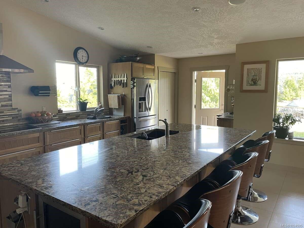 1680 Peligren Pl, Qualicum Beach, BC