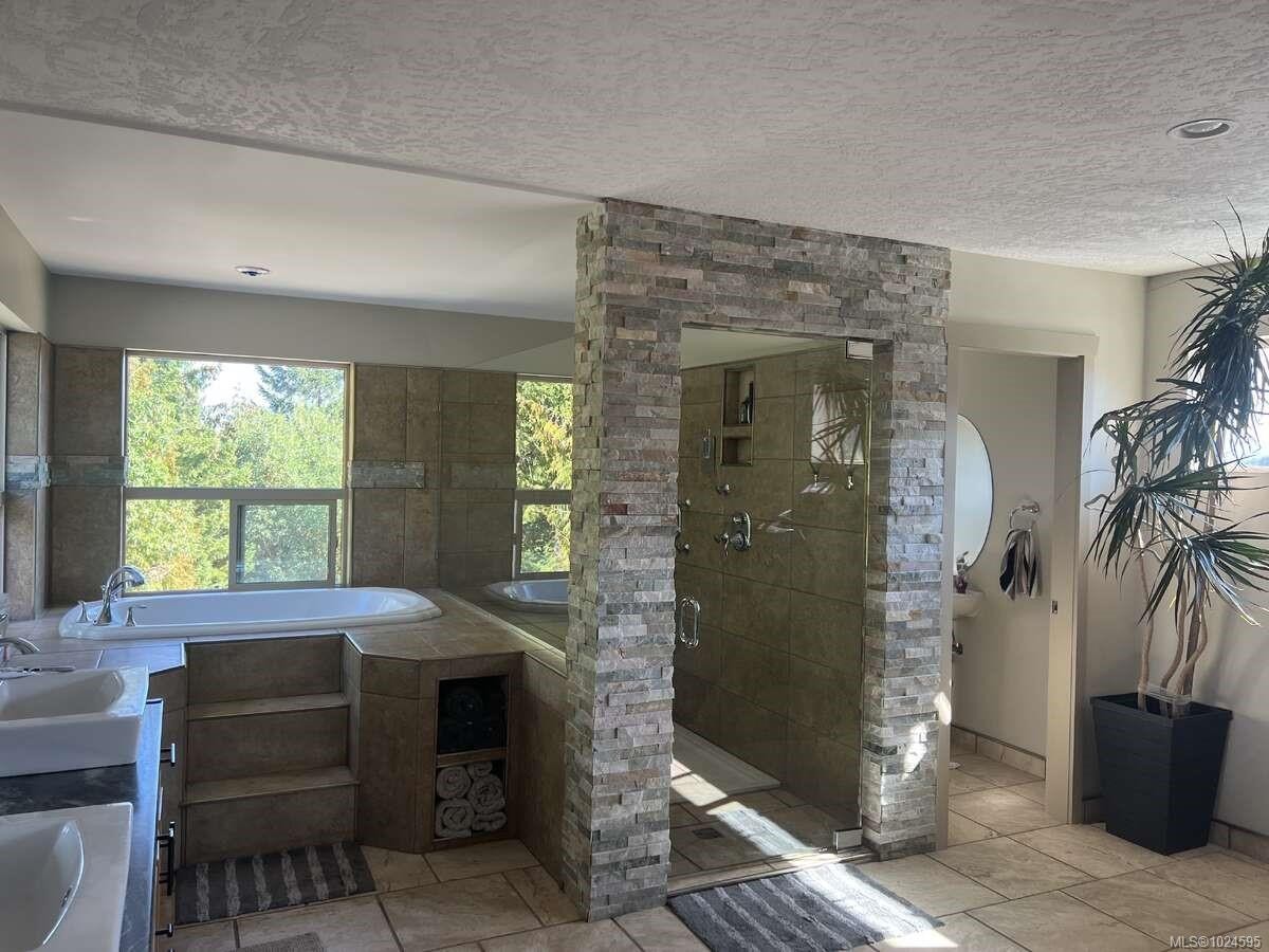 1680 Peligren Pl, Qualicum Beach, BC