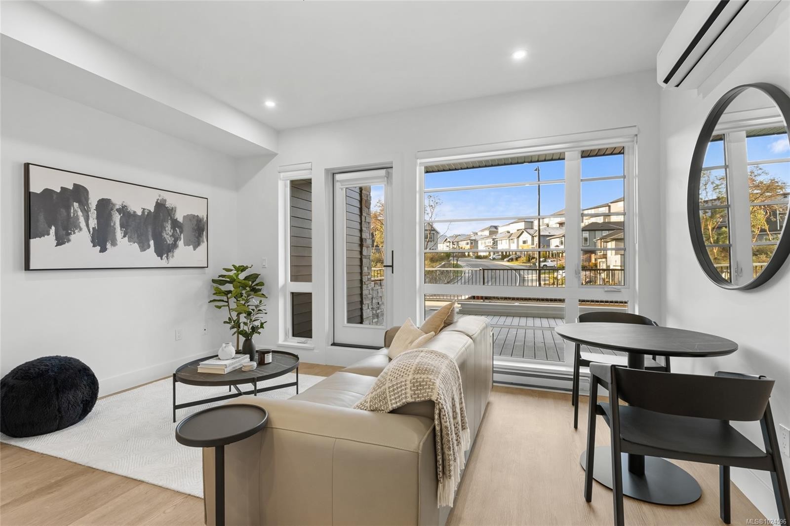 103-2341 Bear Mountain Pkwy, Langford, BC - Indoor