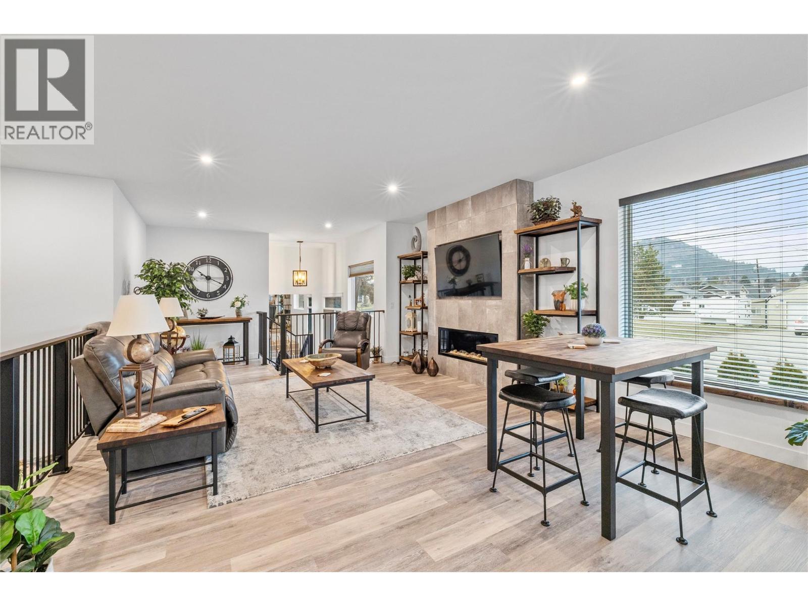 714 Lake Court, West Kelowna, BC - Indoor