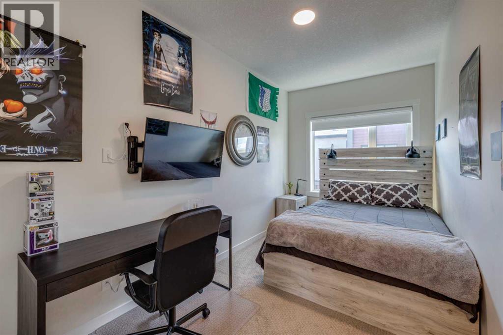 Upper level 1st bedroom - 614 Greenbriar Common Nw, Calgary, AB - Indoor Photo Showing Bedroom