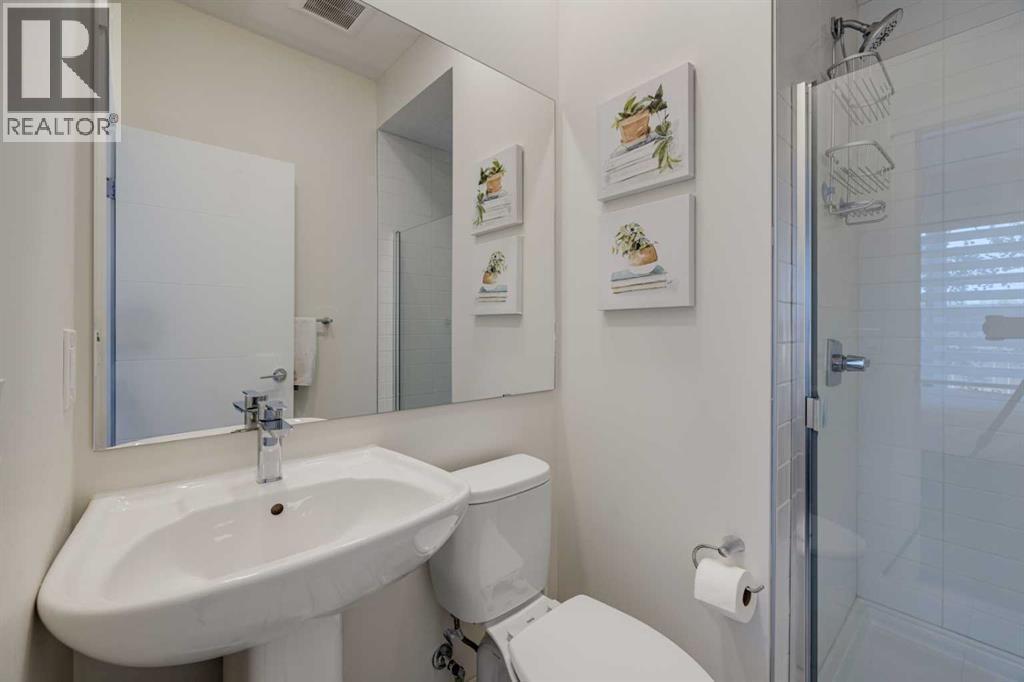 Entry level 3 pc ensuite - 614 Greenbriar Common Nw, Calgary, AB - Indoor Photo Showing Bathroom