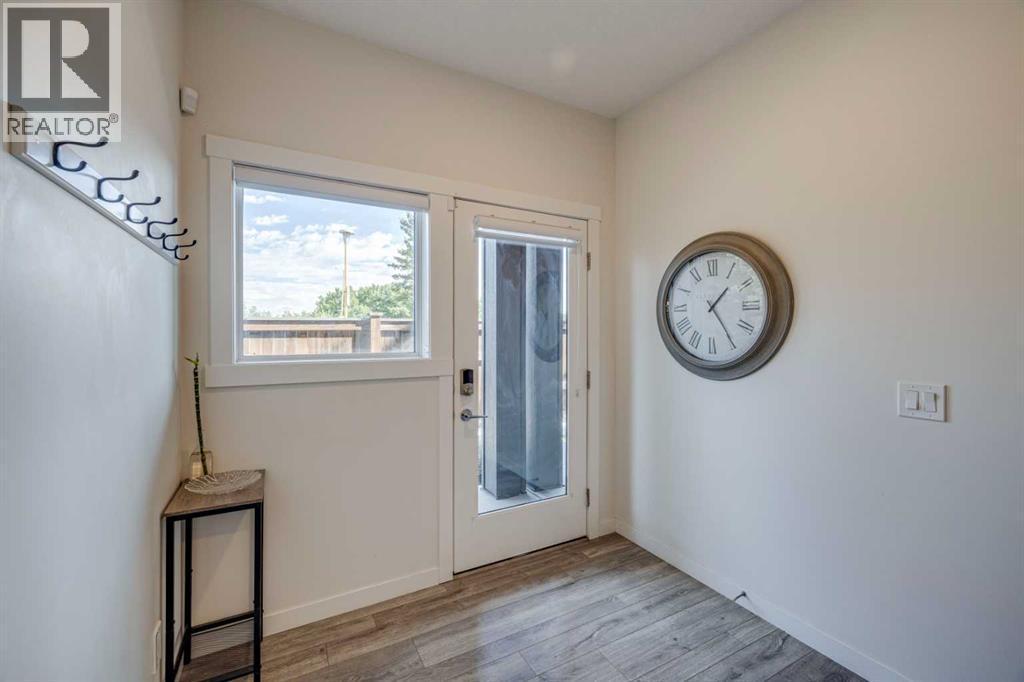 Large entry level foyer - 614 Greenbriar Common Nw, Calgary, AB - Indoor Photo Showing Other Room