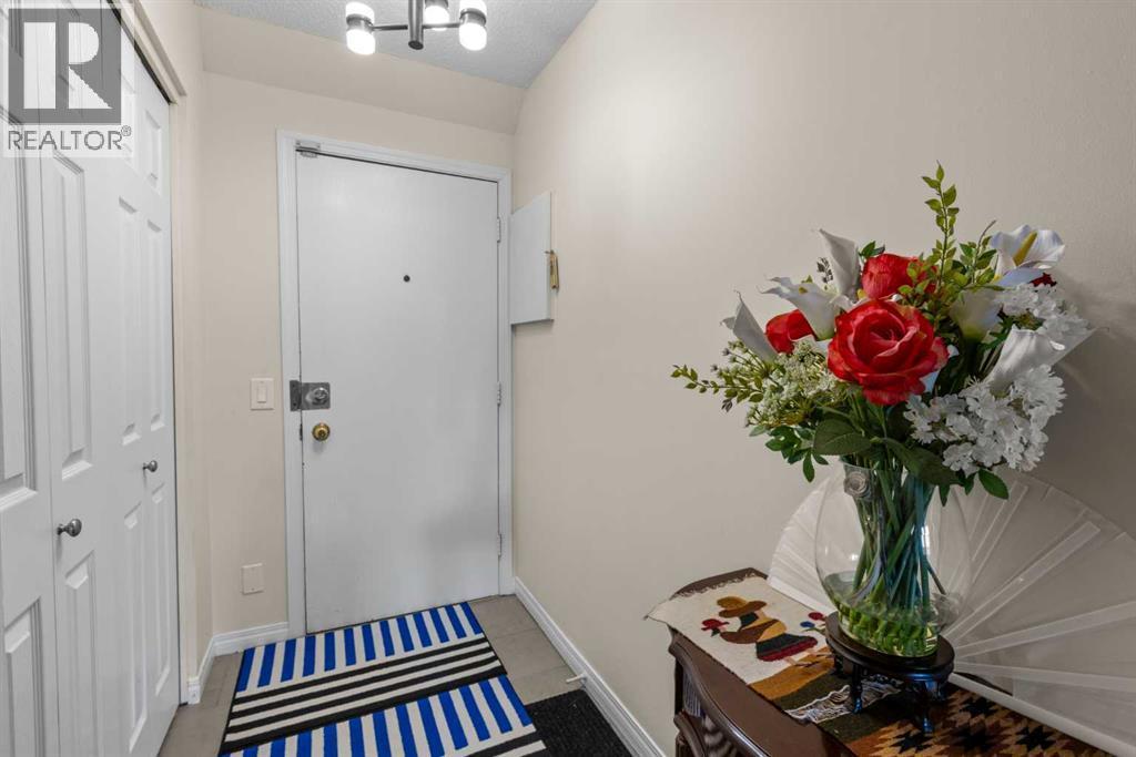 Entry way - 301, 305 25 Avenue Sw, Calgary, AB - Indoor Photo Showing Other Room