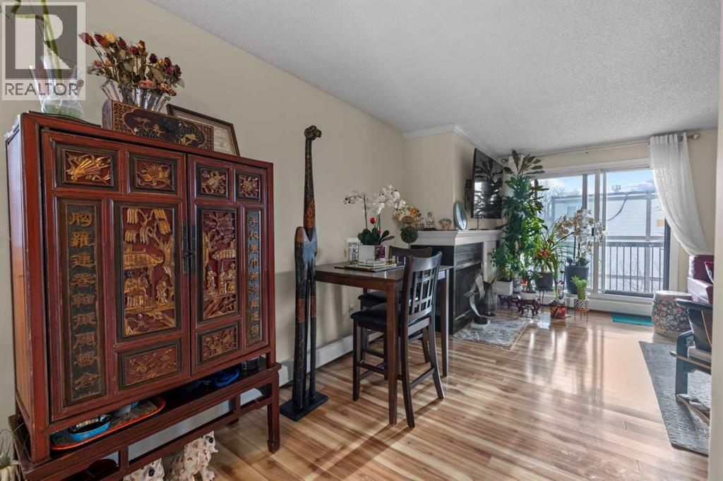 301, 305 25 Avenue Sw, Calgary, AB - Indoor Photo Showing Other Room
