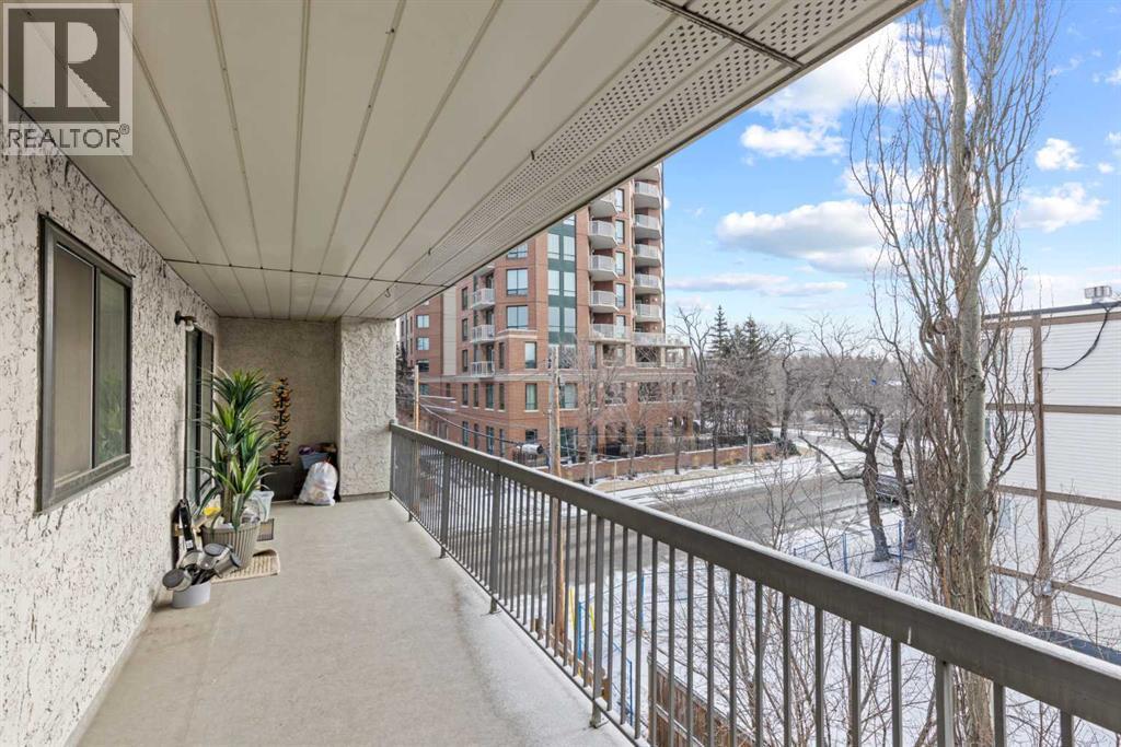 Living room balcony - 301, 305 25 Avenue Sw, Calgary, AB - Outdoor With Balcony With Exterior