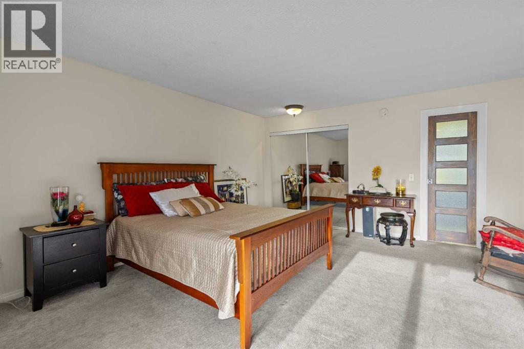 301, 305 25 Avenue Sw, Calgary, AB - Indoor Photo Showing Bedroom