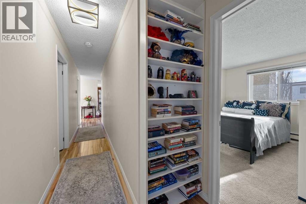 Built-in Bookcase - 301, 305 25 Avenue Sw, Calgary, AB - Indoor
