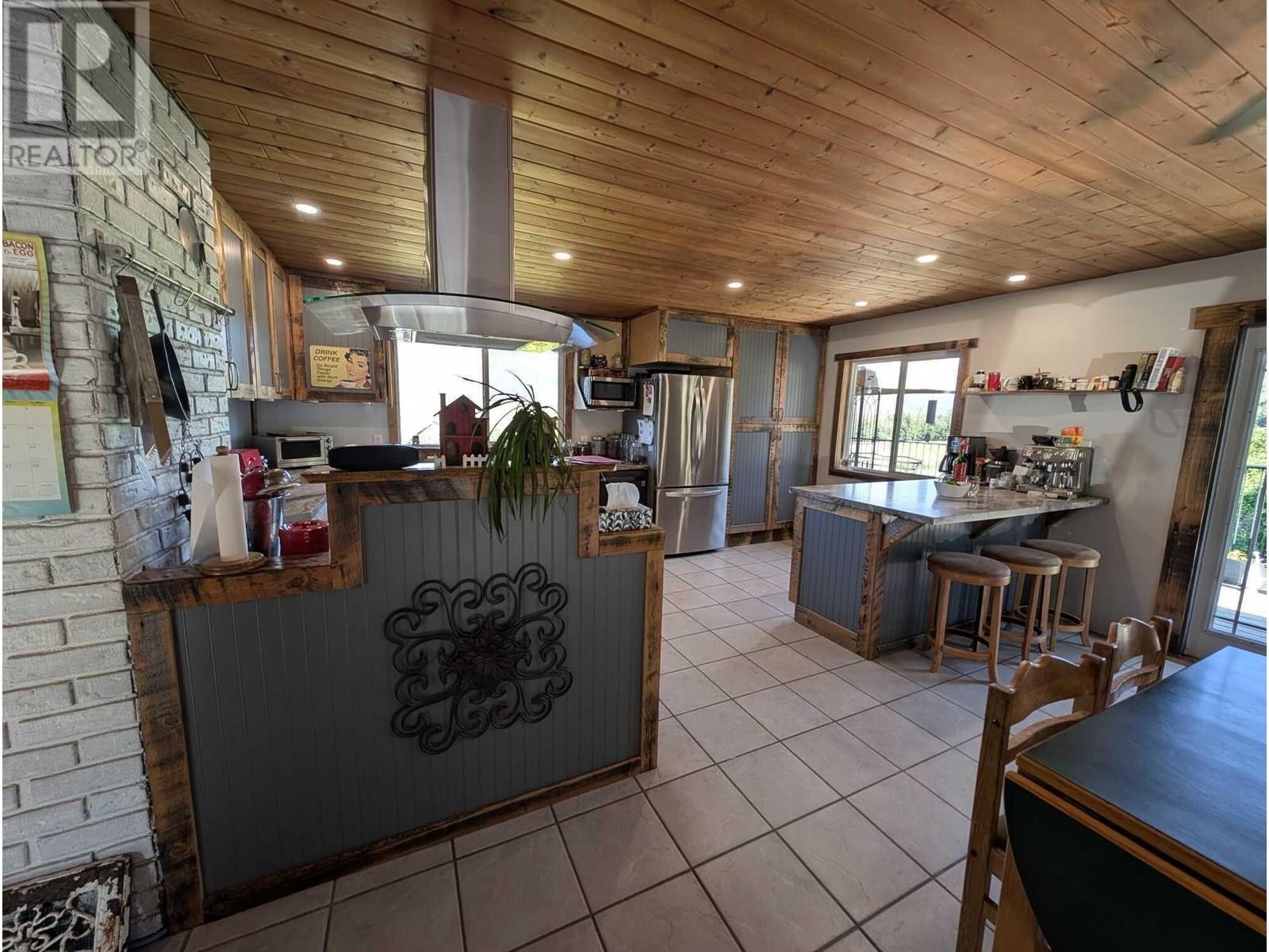 10281 Lee Road, Williams Lake, BC - Indoor