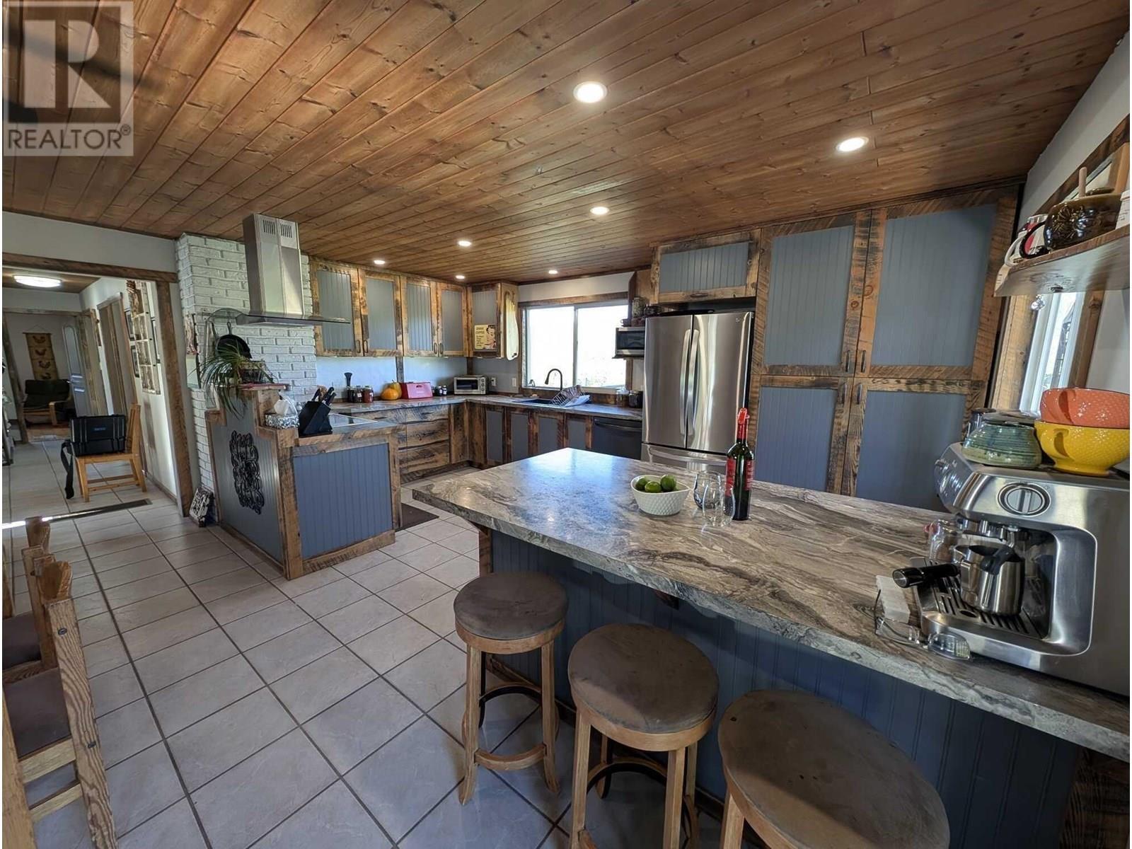 10281 Lee Road, Williams Lake, BC - Indoor