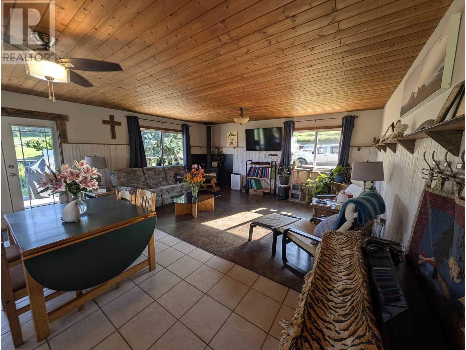 10281 Lee Road, Williams Lake, BC - Indoor