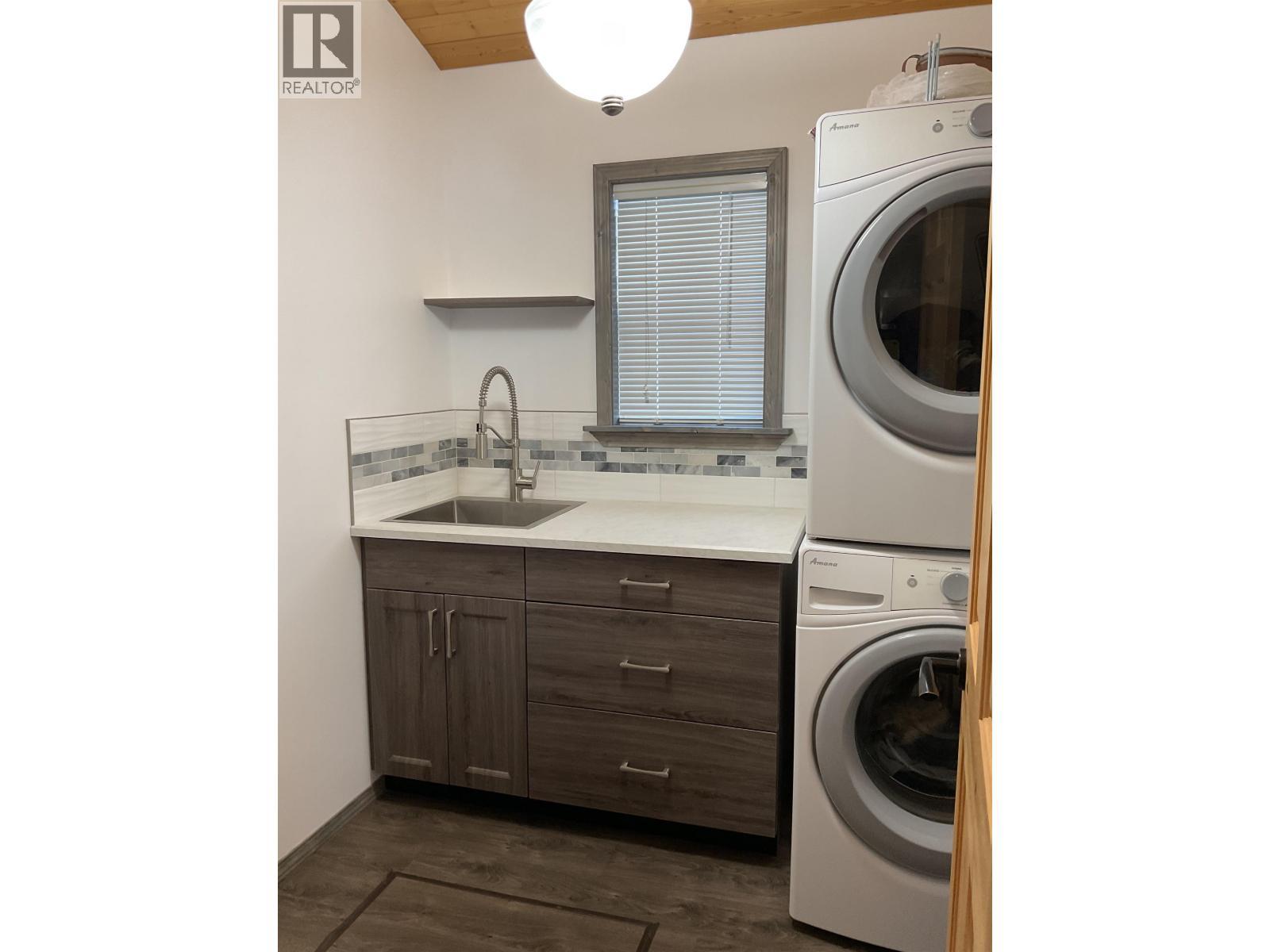 3777 Kispiox Valley Road, Hazelton, BC - Indoor Photo Showing Laundry Room